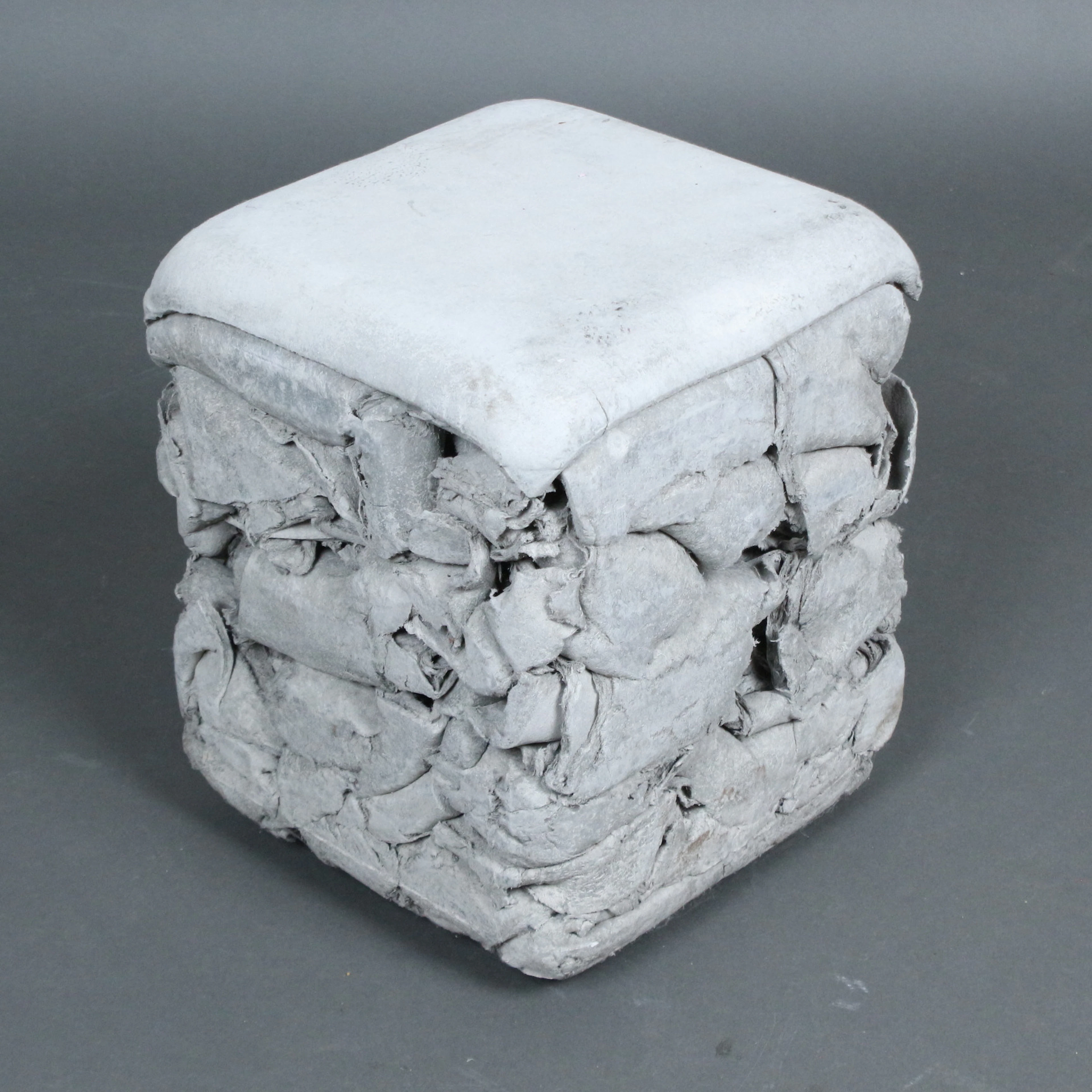 ICOLAS LE MOIGNE. für Swisspearl, Gartenhocker, '' Trash Cube '' UNIKAT.