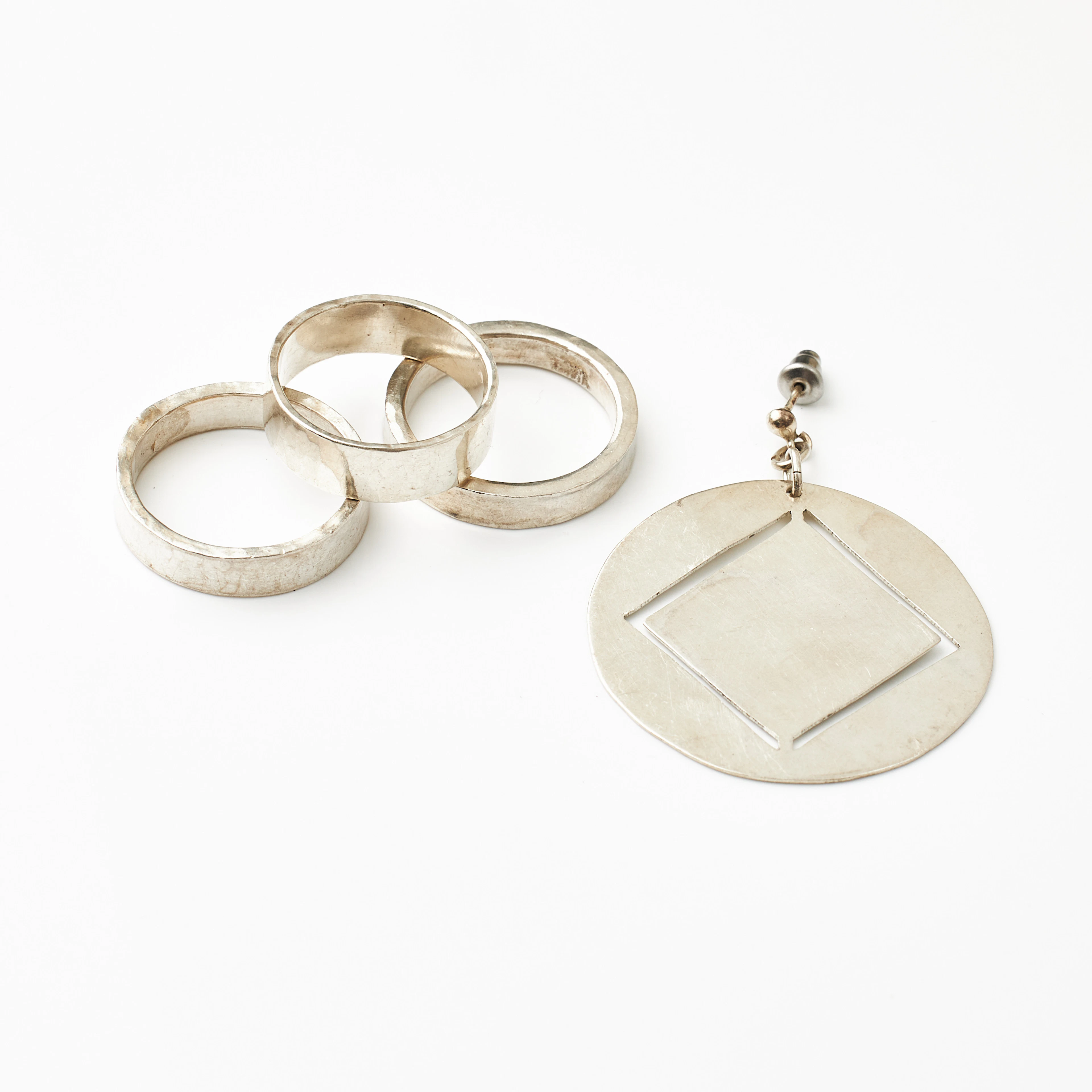 OLOF BARVE, ringar, 3 st., hamrad dekor, ÖRHÄNGE, sterlingsilver