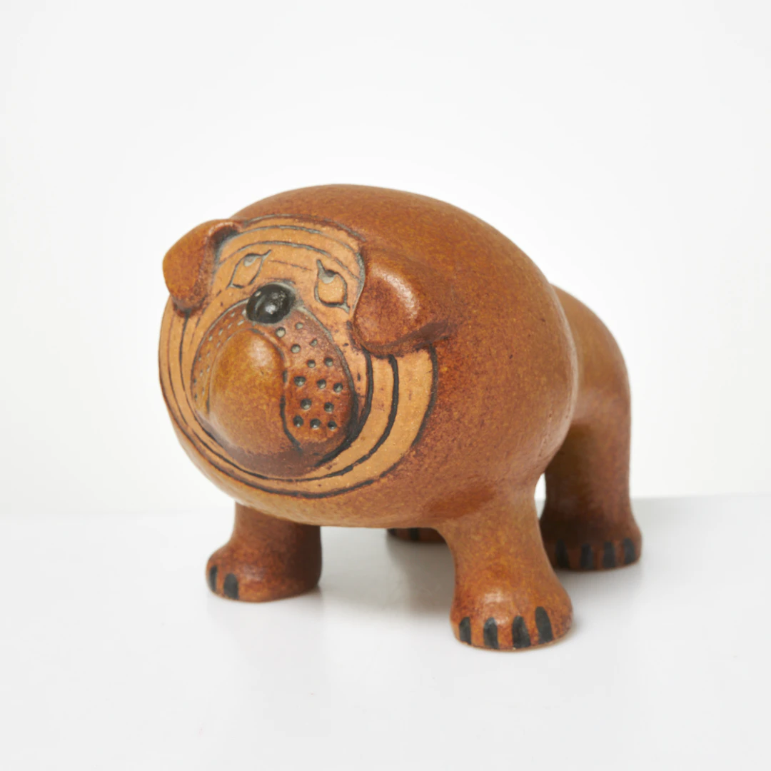 LISA LARSON. "Bulldog midi", ur serien Kennel, lergods, Gustavsberg.