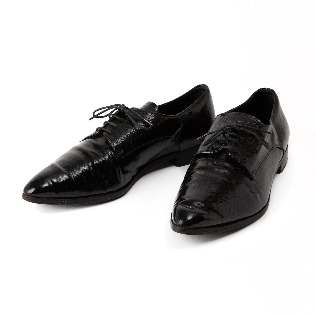 PRADA. Skor, patenterat saffianoläder.