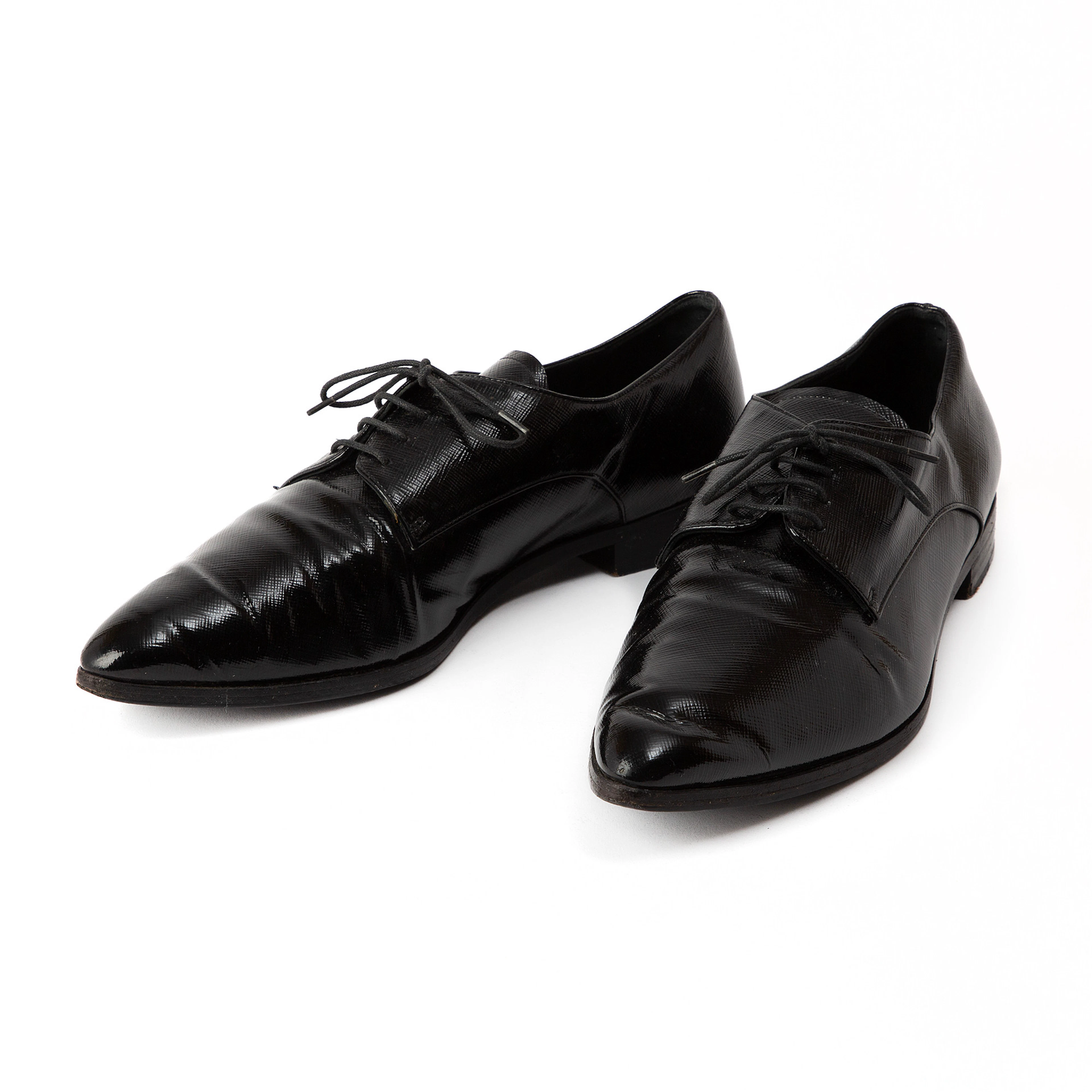 PRADA. Skor, patenterat saffianoläder.