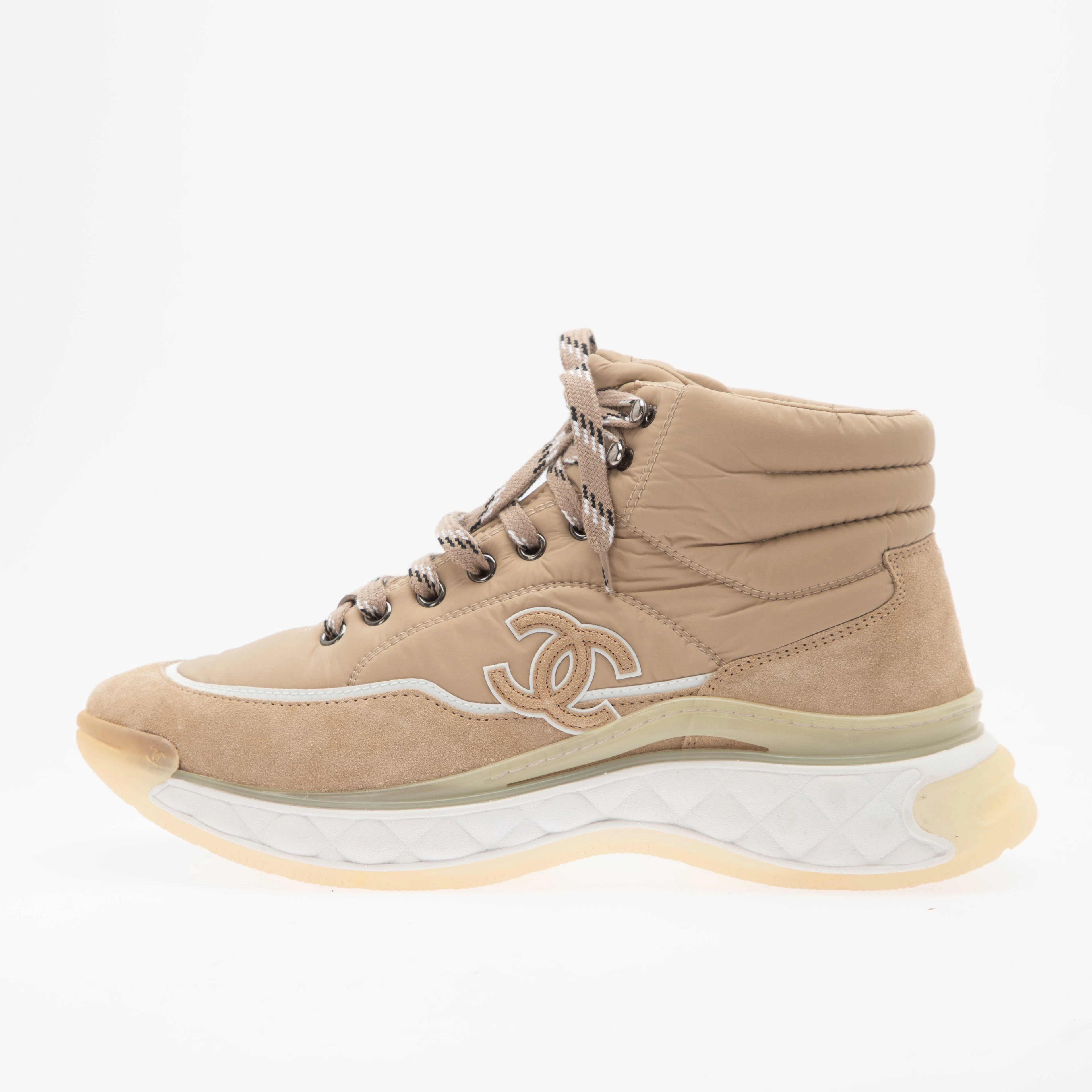 CHANEL. high-top sneakers, 41.