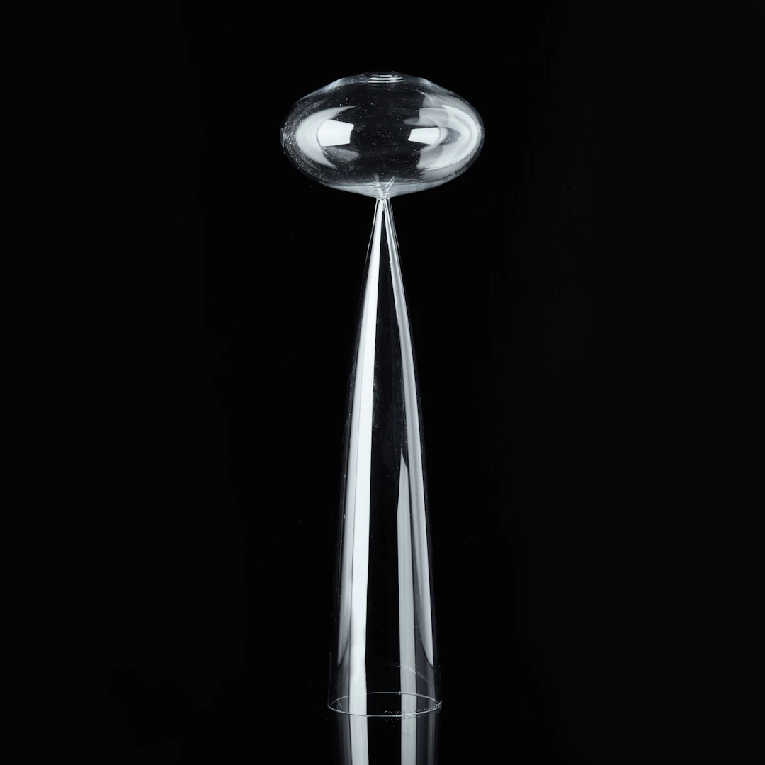 JOHN SELBING. "Klot över kon", skulptur, Orrefors 1954, klarglas.