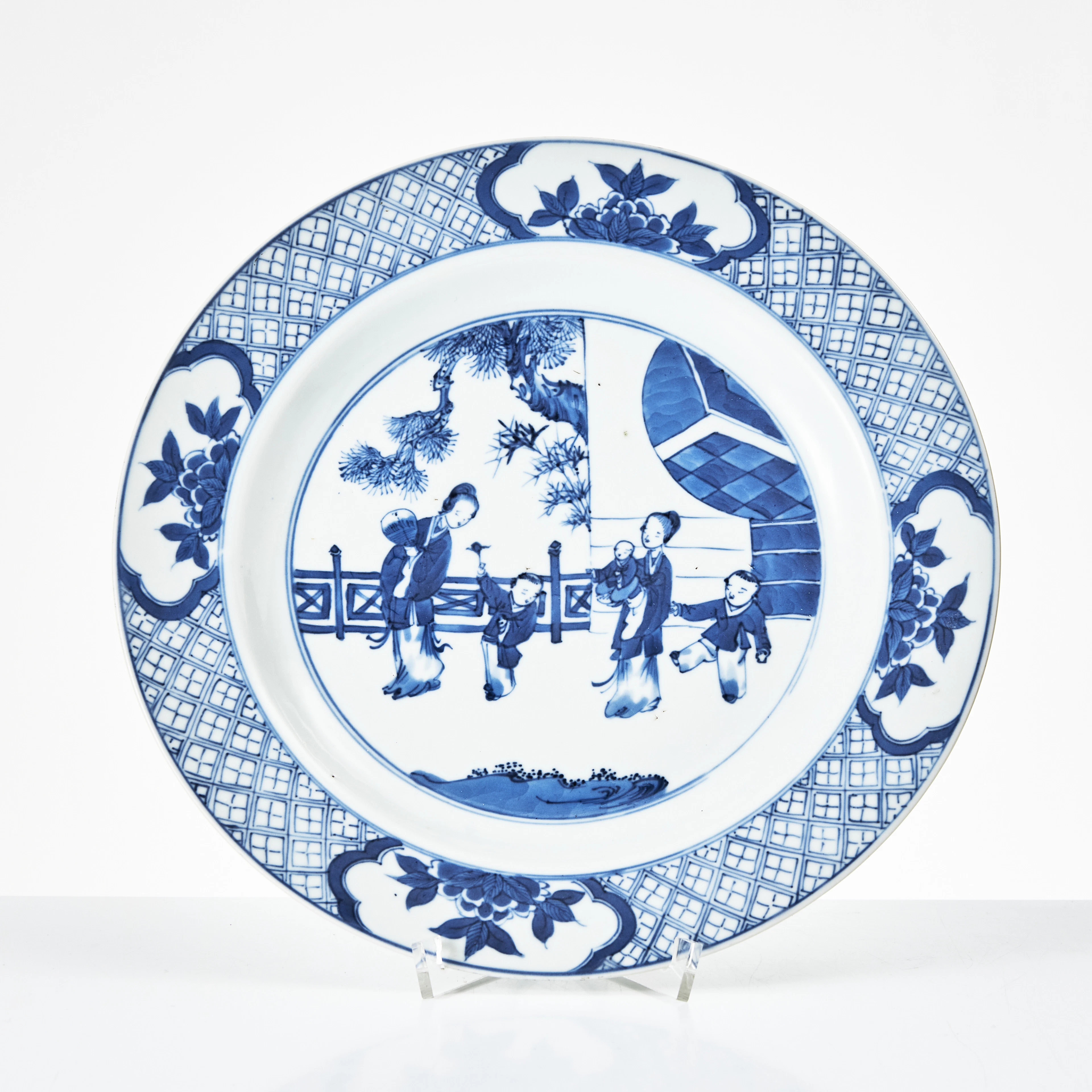 TALLRIK, porslin, Kina, 17/1800-tal, dekor av figurscen på terrass