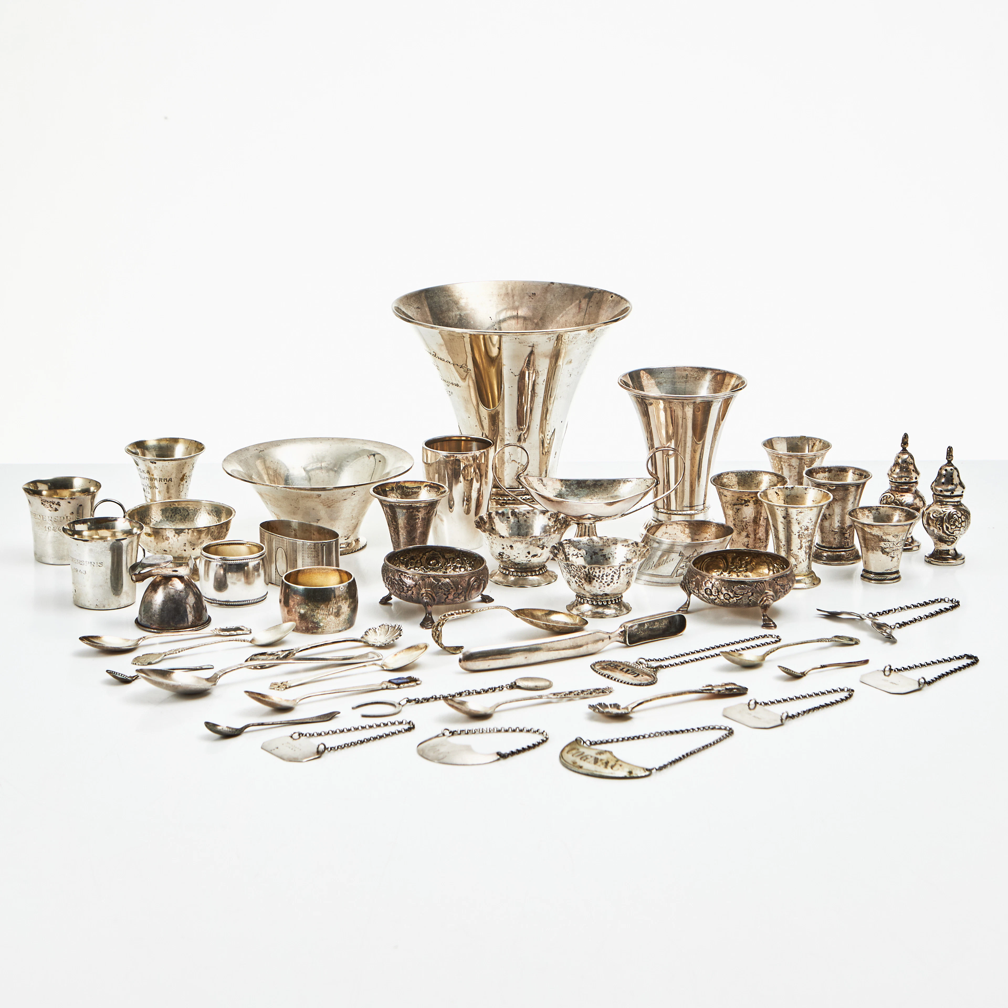 BÄGARE, POKALER, SALTKAR, STÖRARE. SKEDAR, m.m., silver, 18/1900-tal.