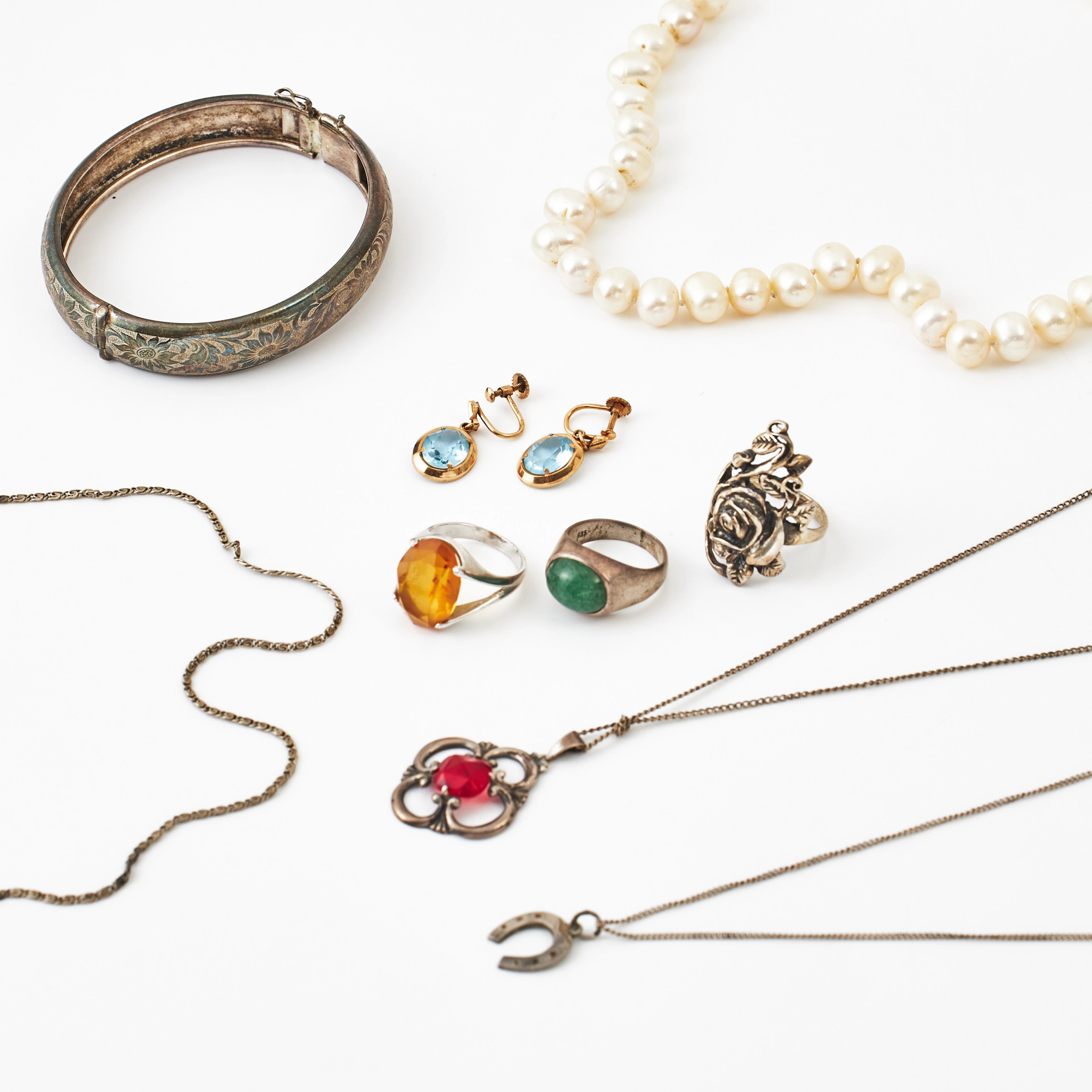 ARMRING, RINGAR, 3 st., varav en med cabochonslipad aventurin, HÄNGEN