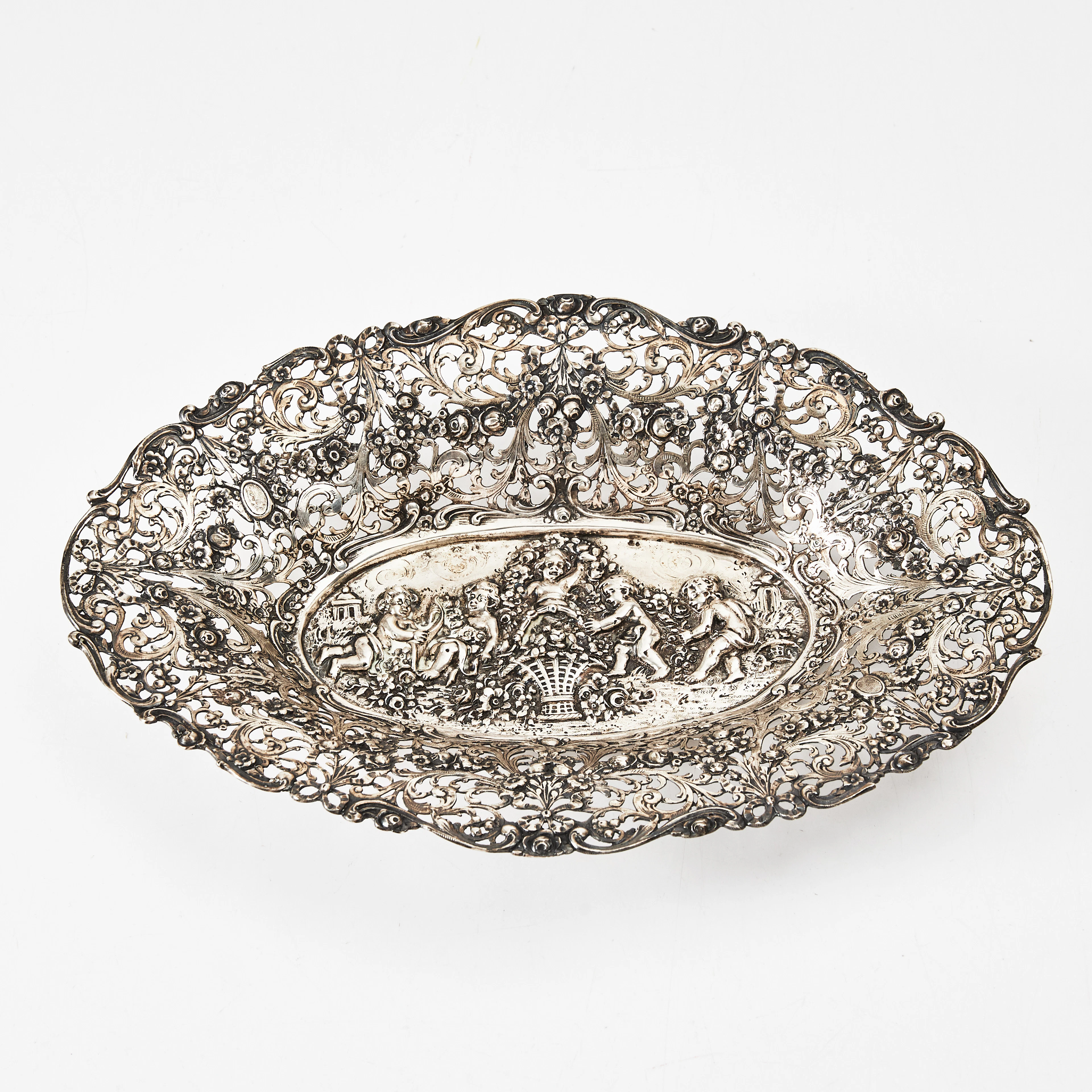 KORG, 1900-talets slut, silver, svensk importstämpel, genombruten sarg.