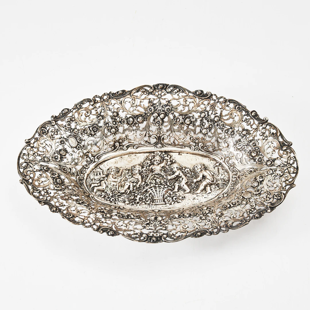 KORG, 1900-talets slut, silver, svensk importstämpel, genombruten sarg.