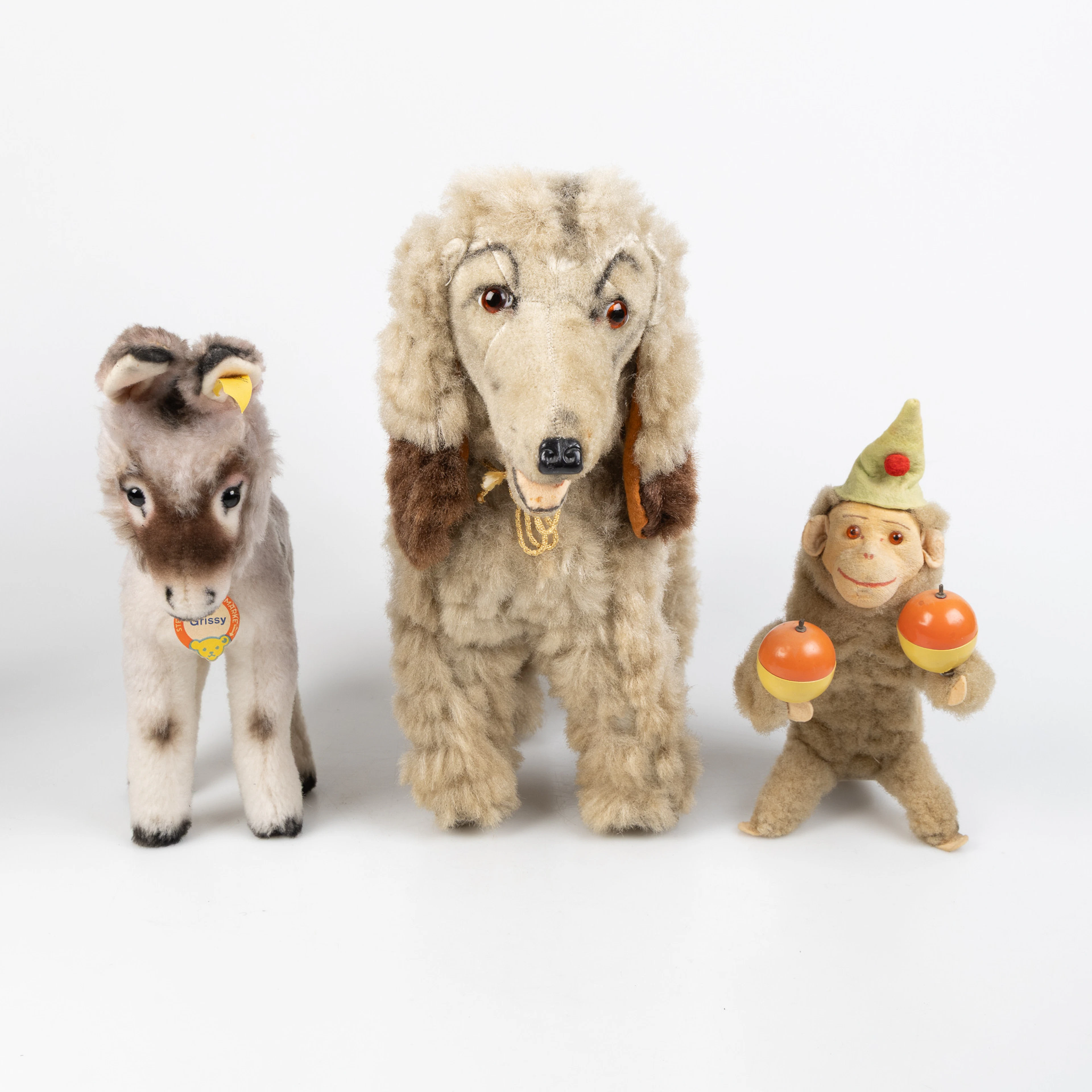 MJUKDJUR & MEKANISK LEKSAK, 3 delar, bl.a. Steiff, "Grissy" och Carl