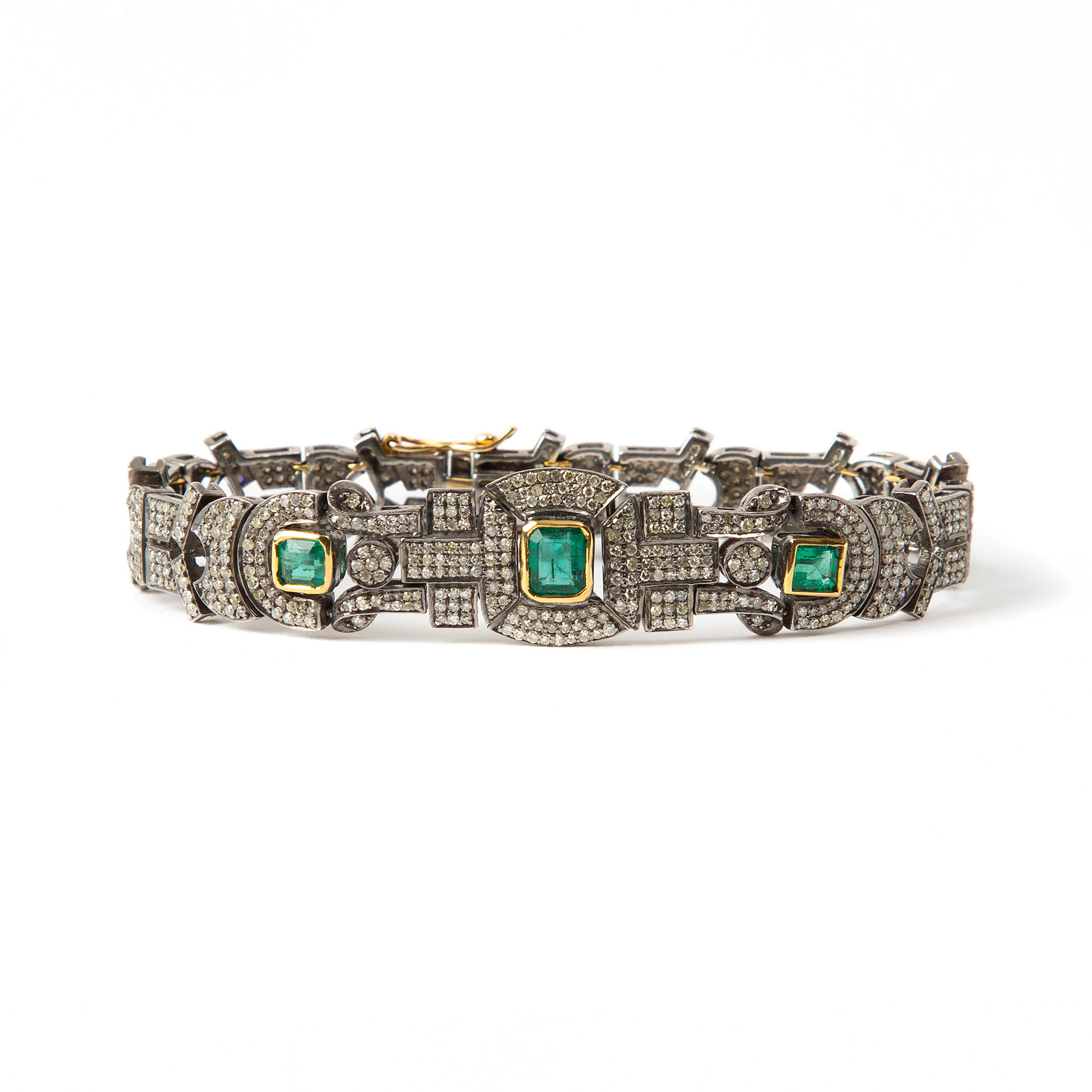 ARMBAND, 14K guld och silver med smaragdslipade smaragder, totalt