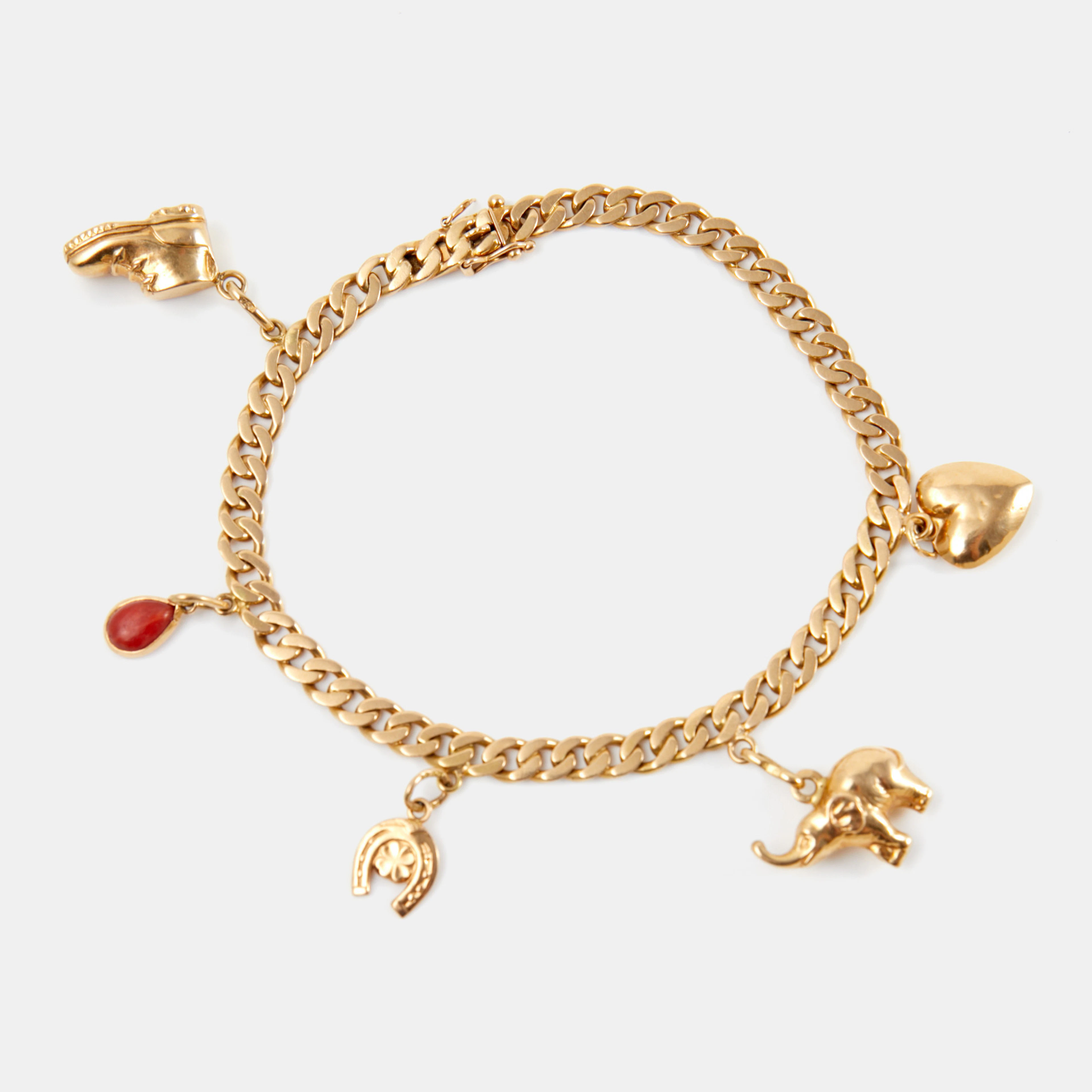 ARMBAND, 18 k guld, pansarlänk, med 5 berlocker, varav 1 med dekor