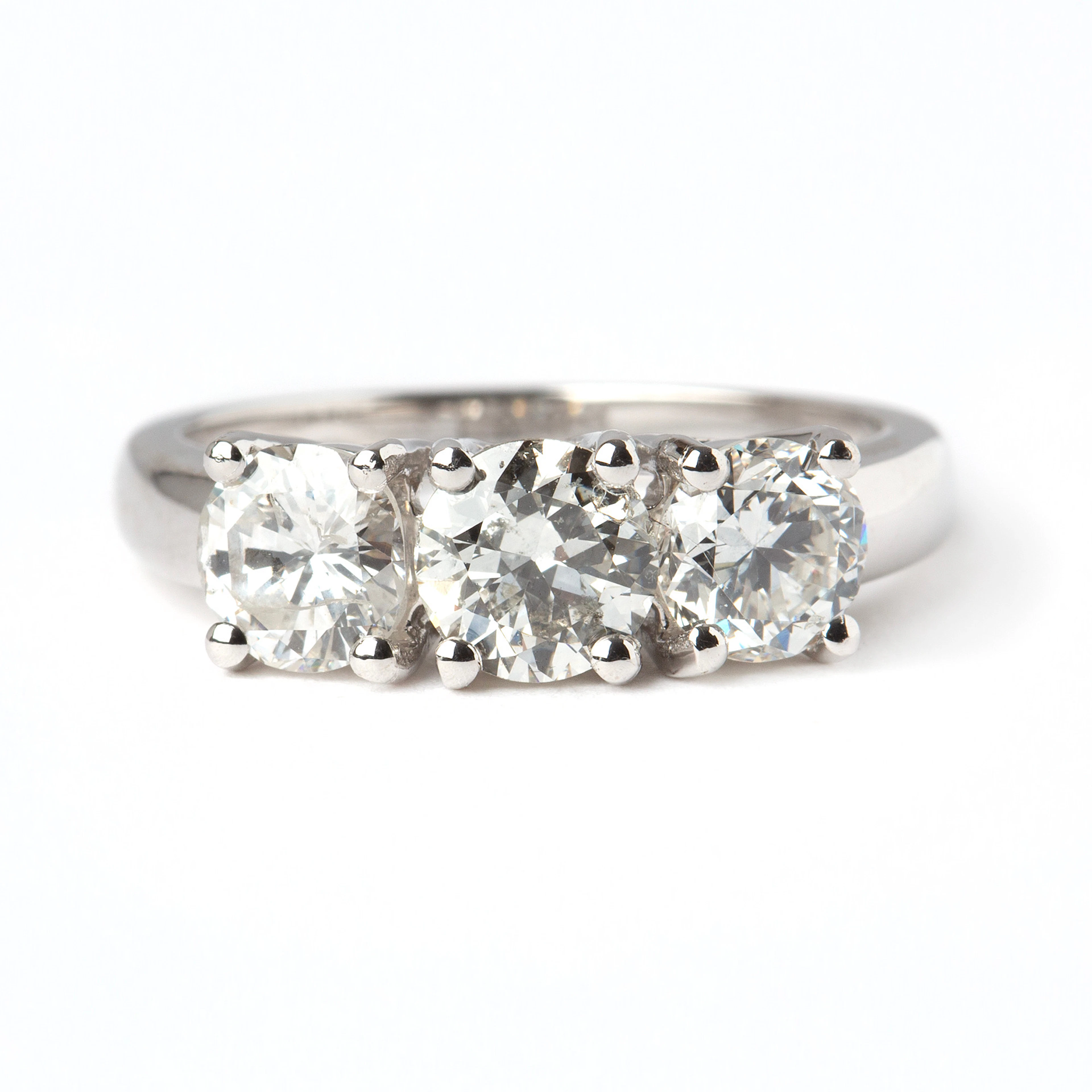 RING, 18K vitguld med diamanter.
