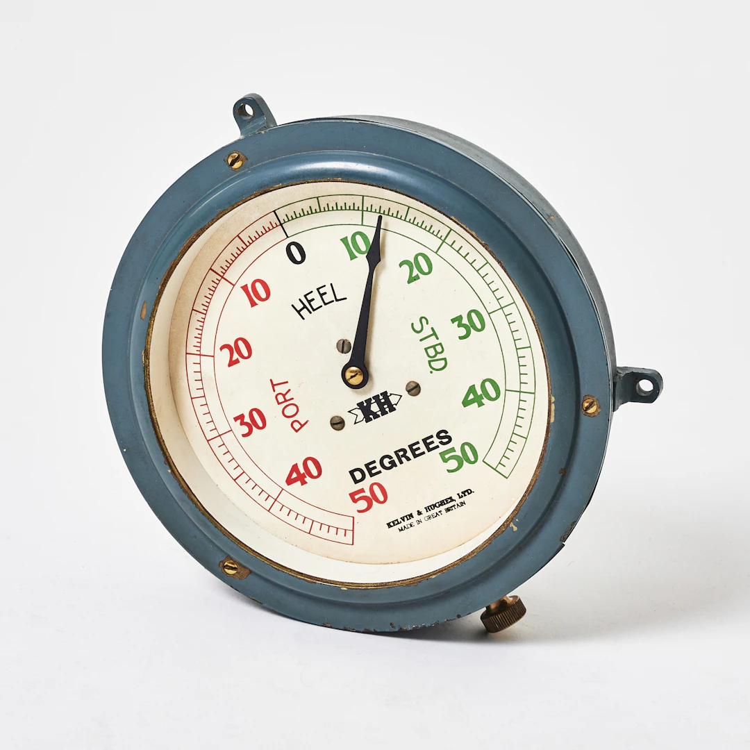 KLINOMETER, för fartyg, Kelvin & Hughes Ltd., grålackerad mässing, 1950-tal.