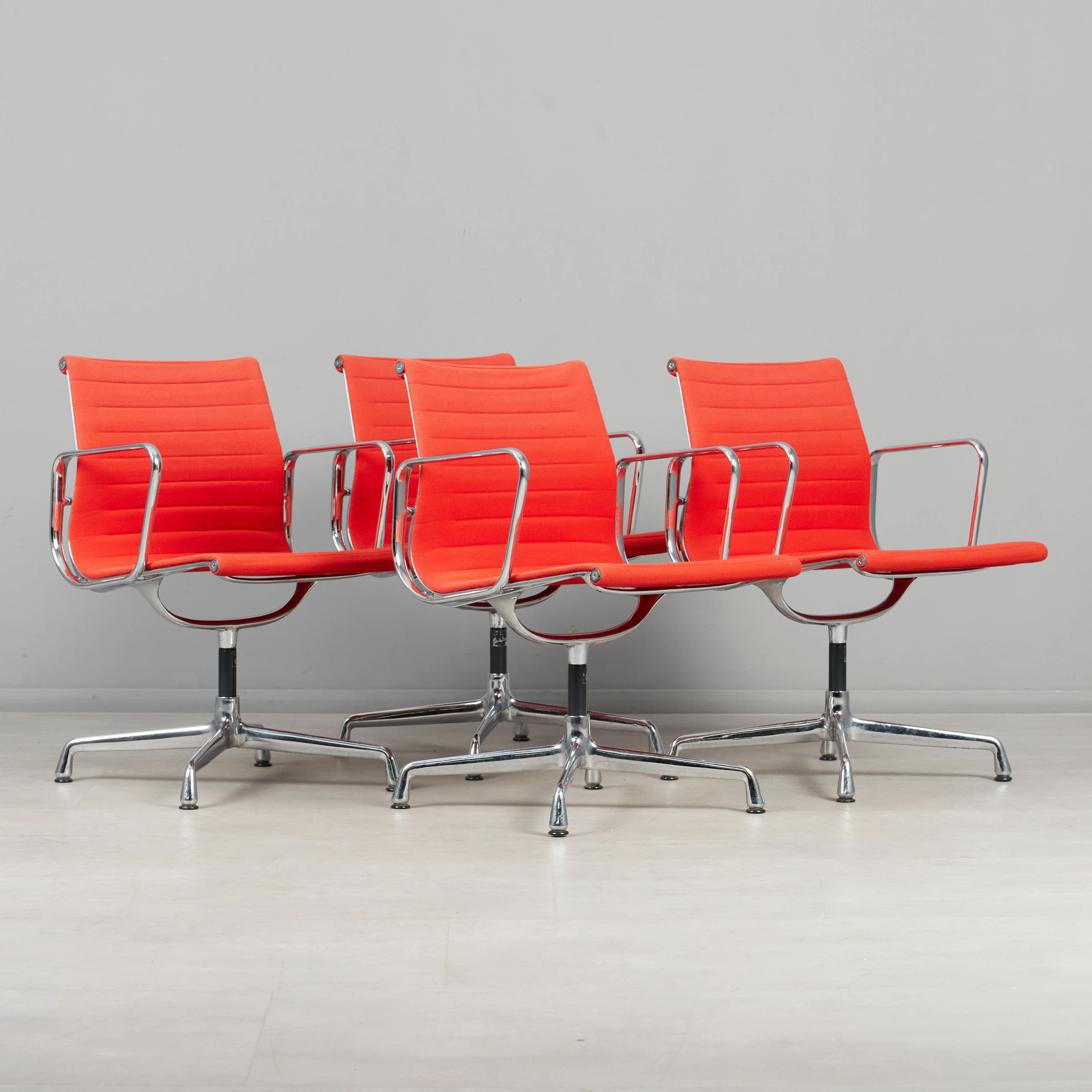 CHARLES & RAY EAMES. Vitra / Hermann Miller. Set Bürostühle / Aluminium