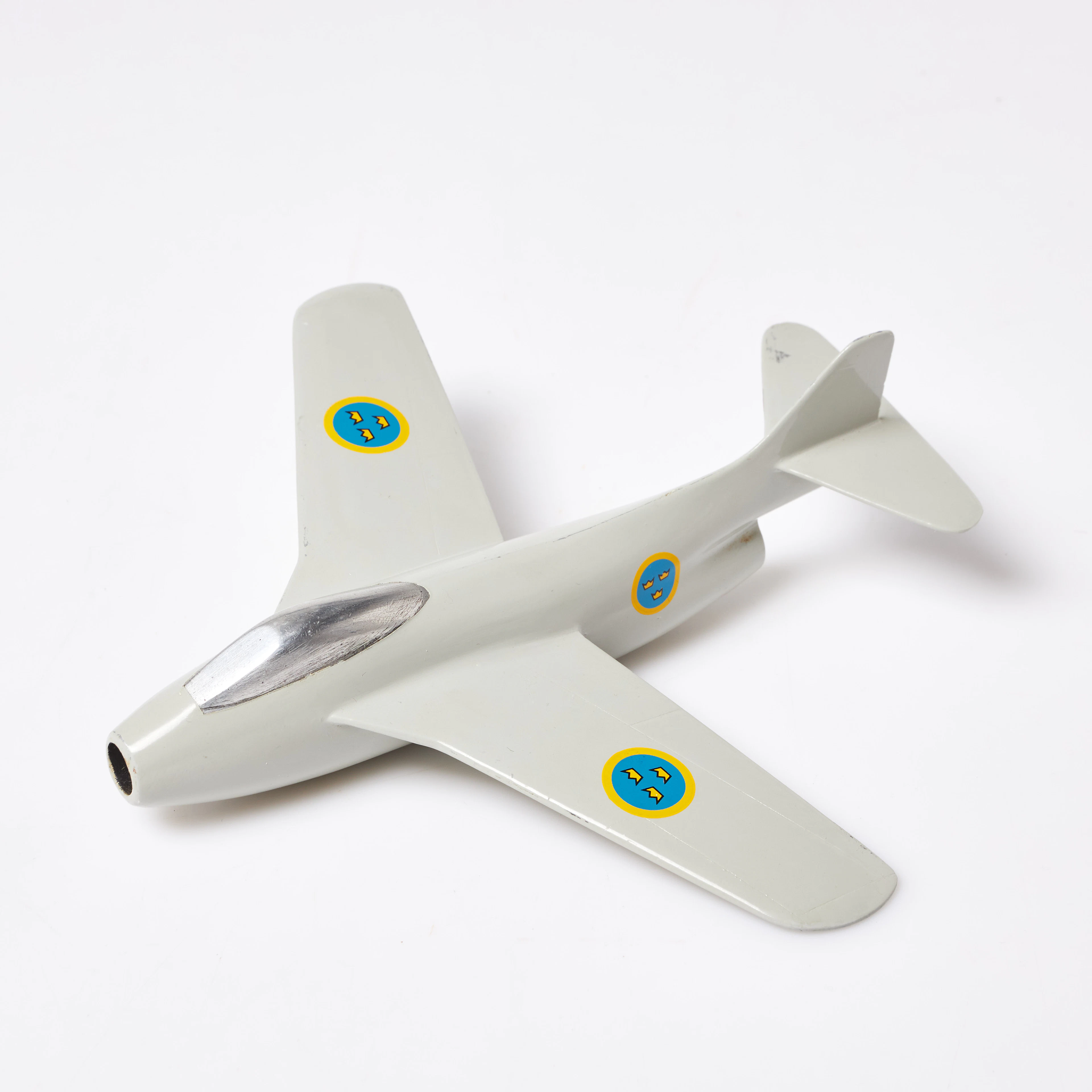 FLYGPLANSMODELL, metall, ''Tunnan'', Saab-29, väggstativ medföljer.