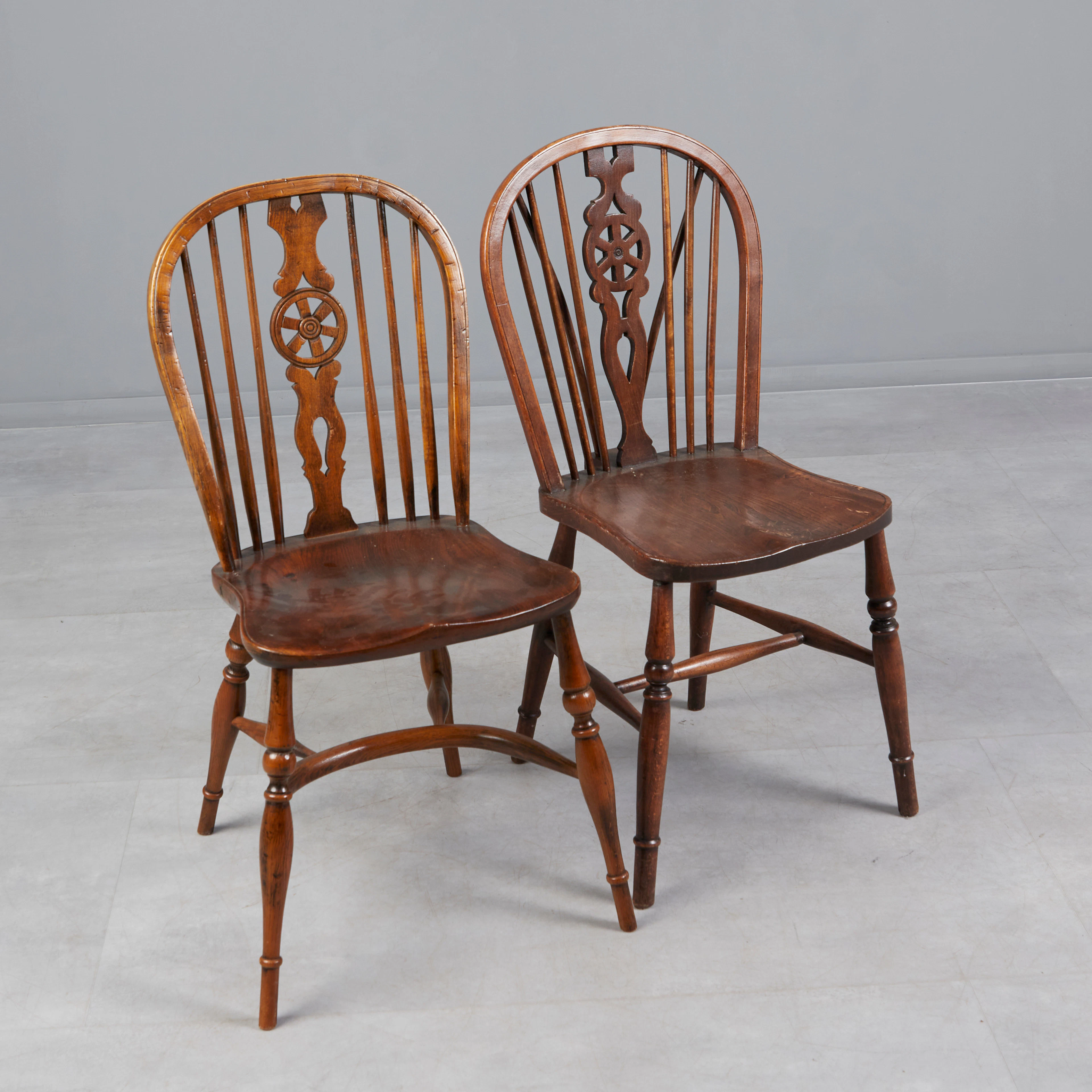 2 Windsor / Harlekin Stühle, 19. Jh., England (2).