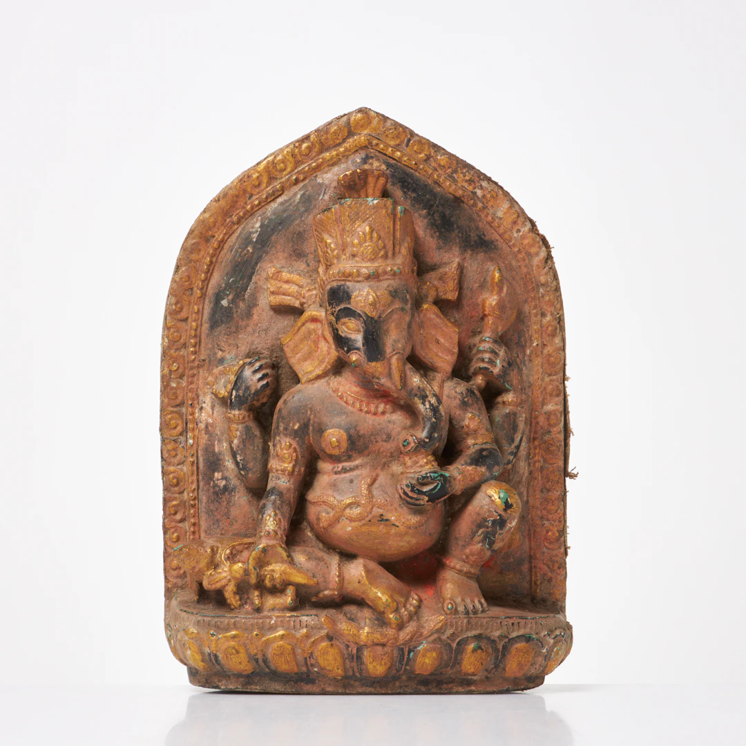 GANESHA. Nepal, kolorerat dekorerat kompositmaterial, delvis örgylld, 1900-tal.