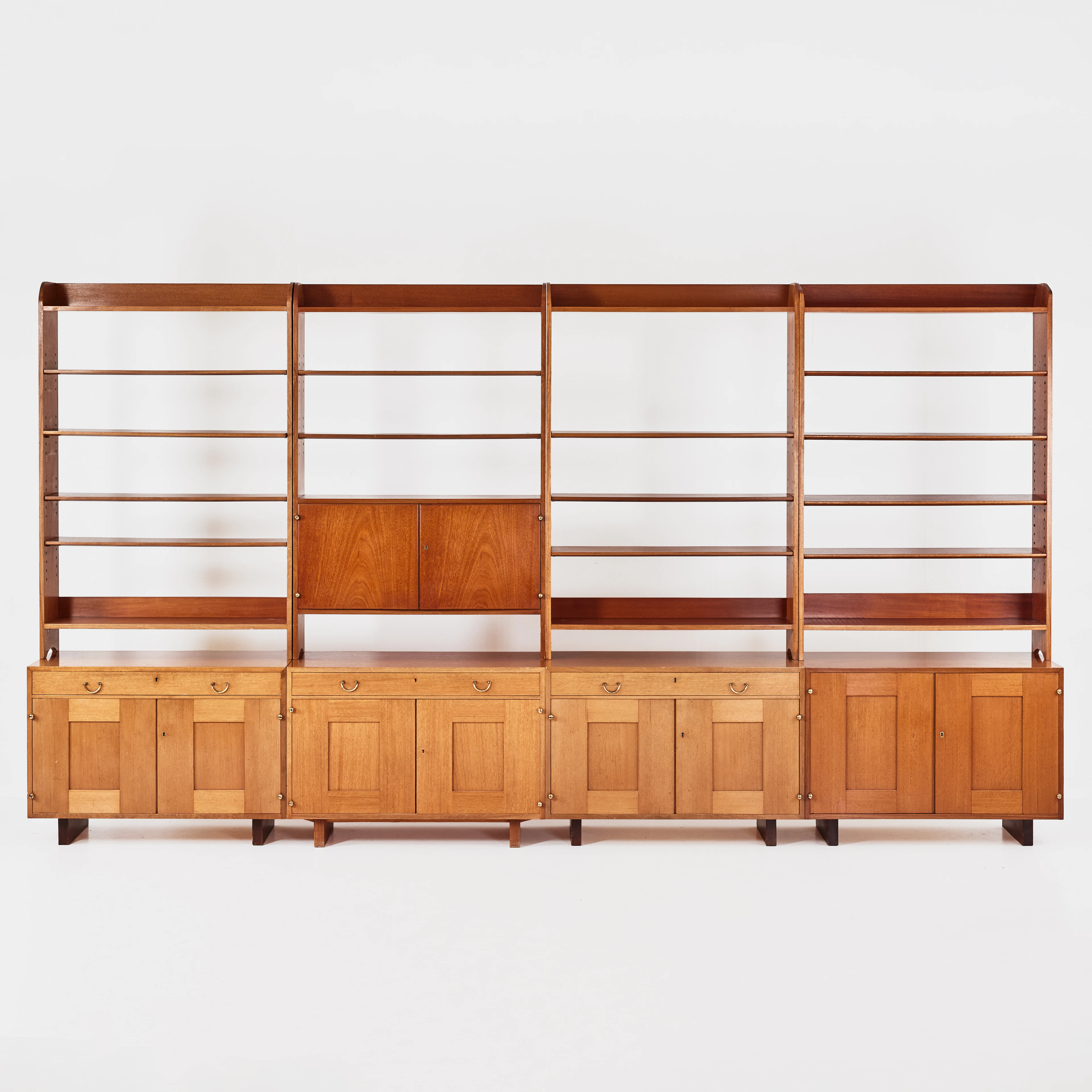 JOSEF FRANK, bokhyllor, 4 st., modell 2112, Firma Svenskt Tenn.