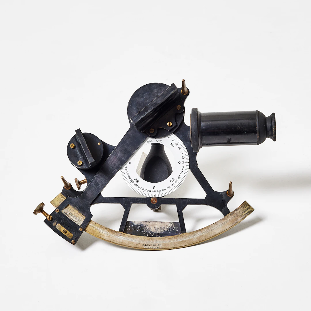 SEXTANT, A. Lindblad, Stockholm, svartlackerad mässing, i etui.