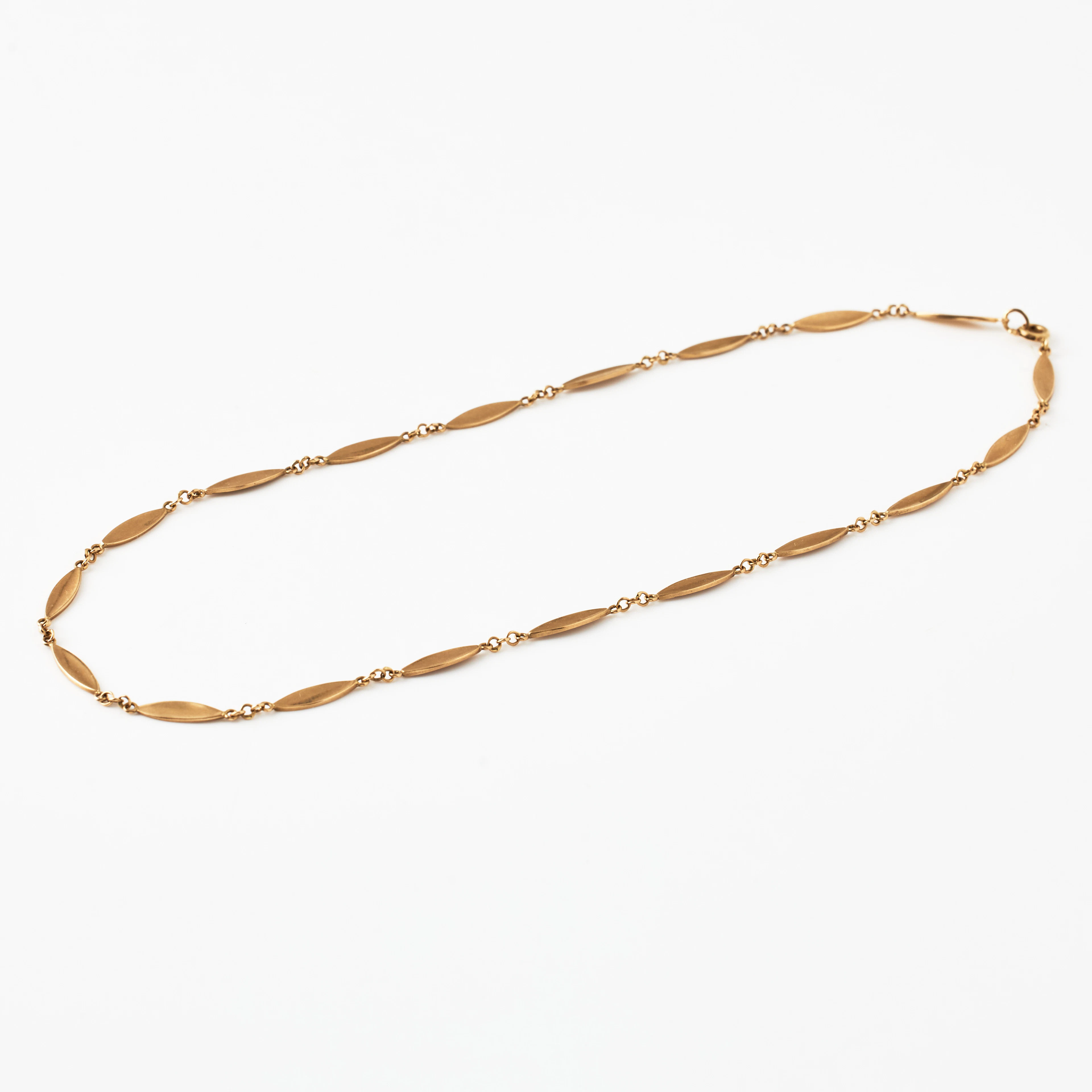 COLLIER, 18 k guld, sammanlänkade blankslipade ovaler, otydliga svenska