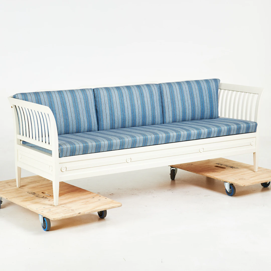 SOFFA, 1900-talets mitt, gustaviansk stil, ribbade sidor, randig textil.