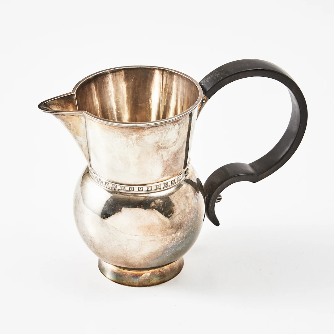 ATELIER BORGILA, vinkanna, sterlingsilver, handtag i trä, Stockholm 1931.