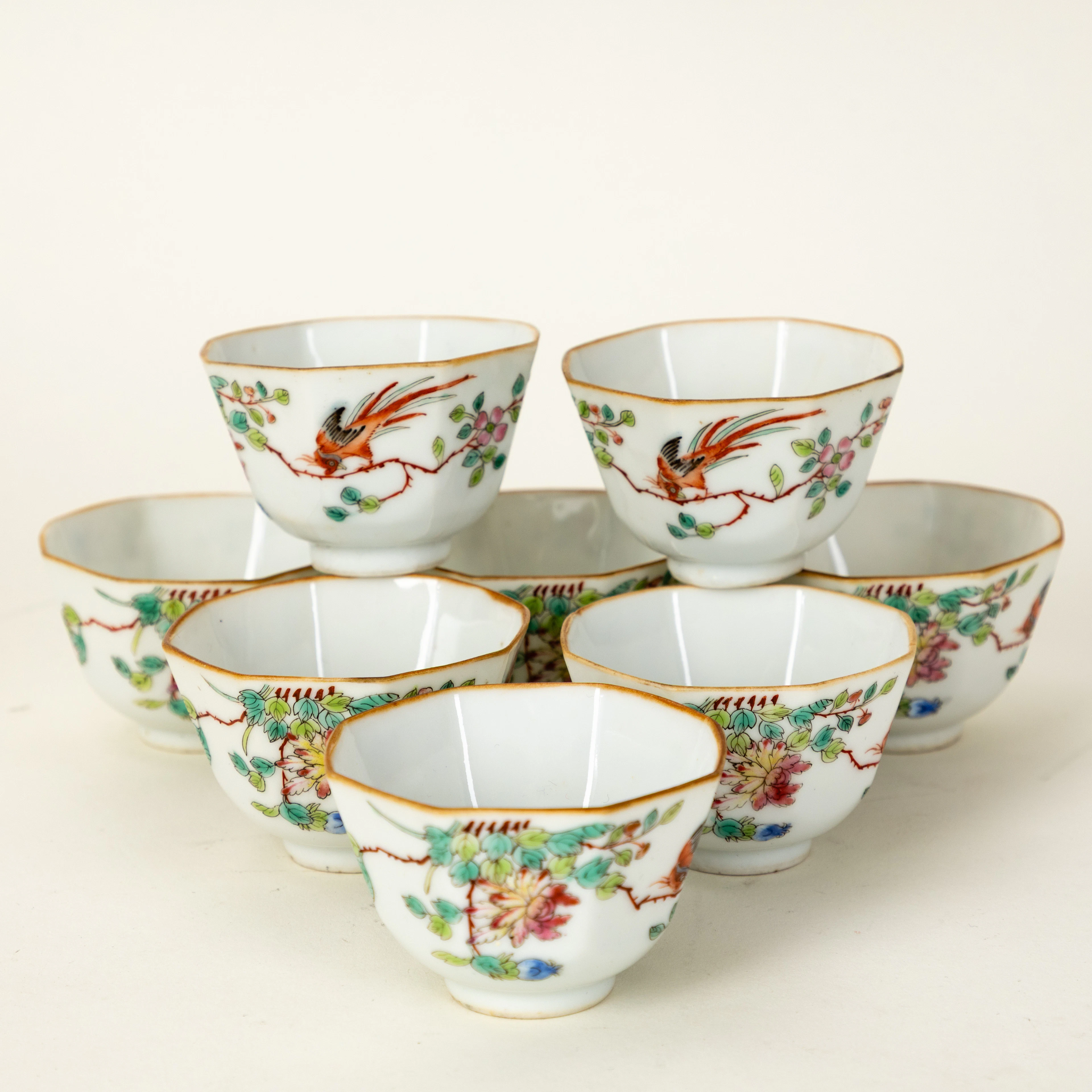 Kleine Sammlung von acht Teetassen, China, Republik-Zeit.
