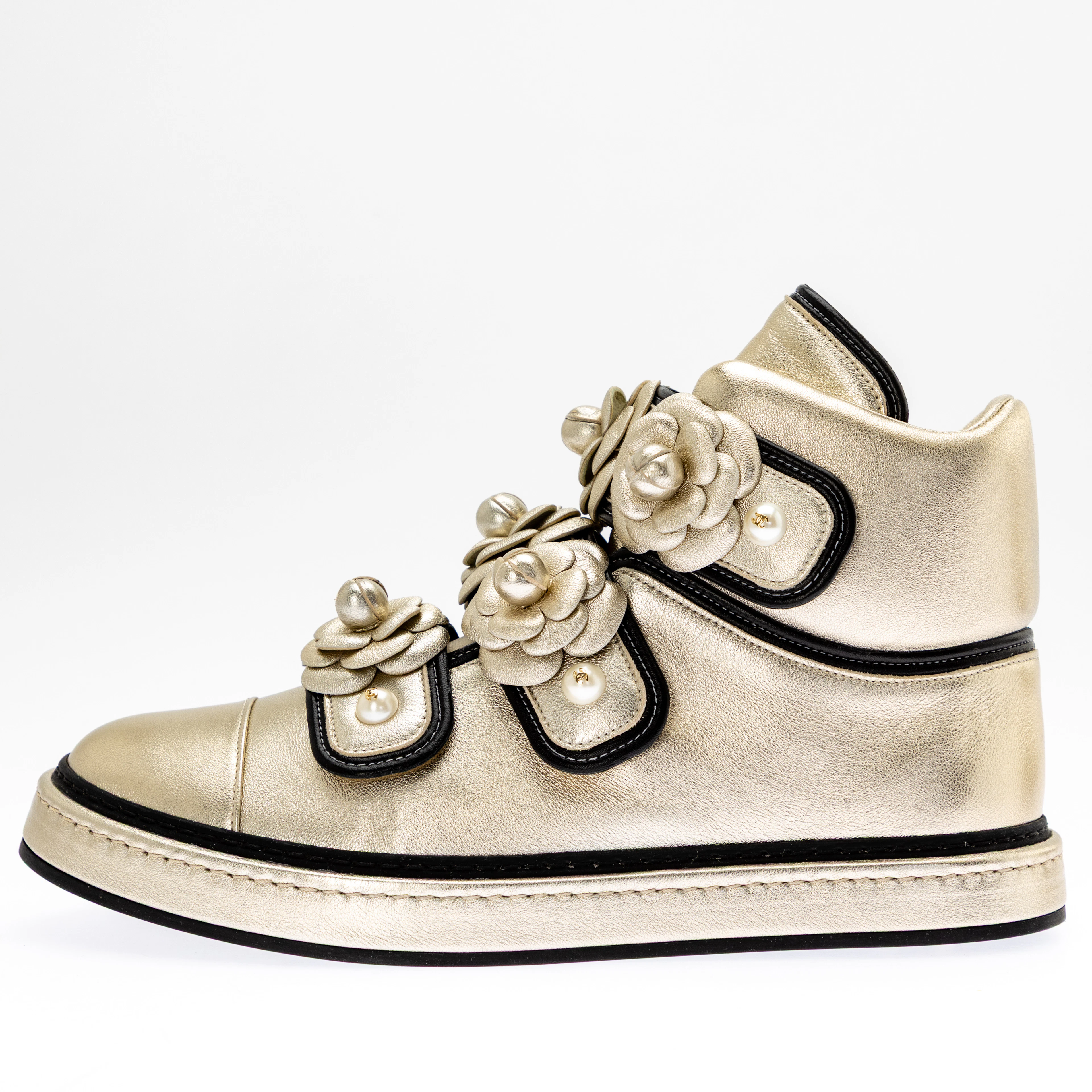 CHANEL. Sneakers, Camellia High Top, Größe 41.