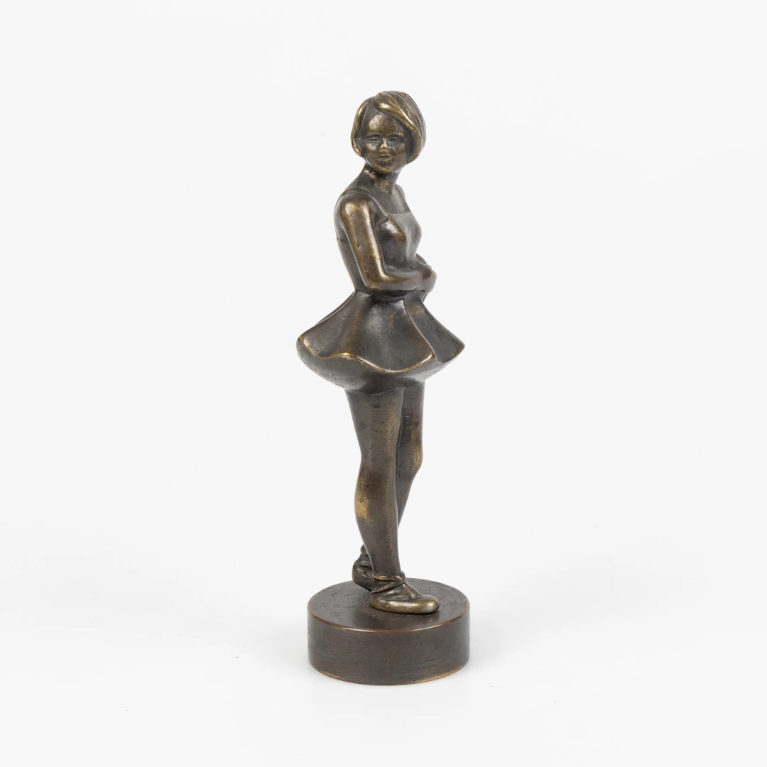 SKULPTUR, 1900-talets första hälft, bronspatinerad metall.