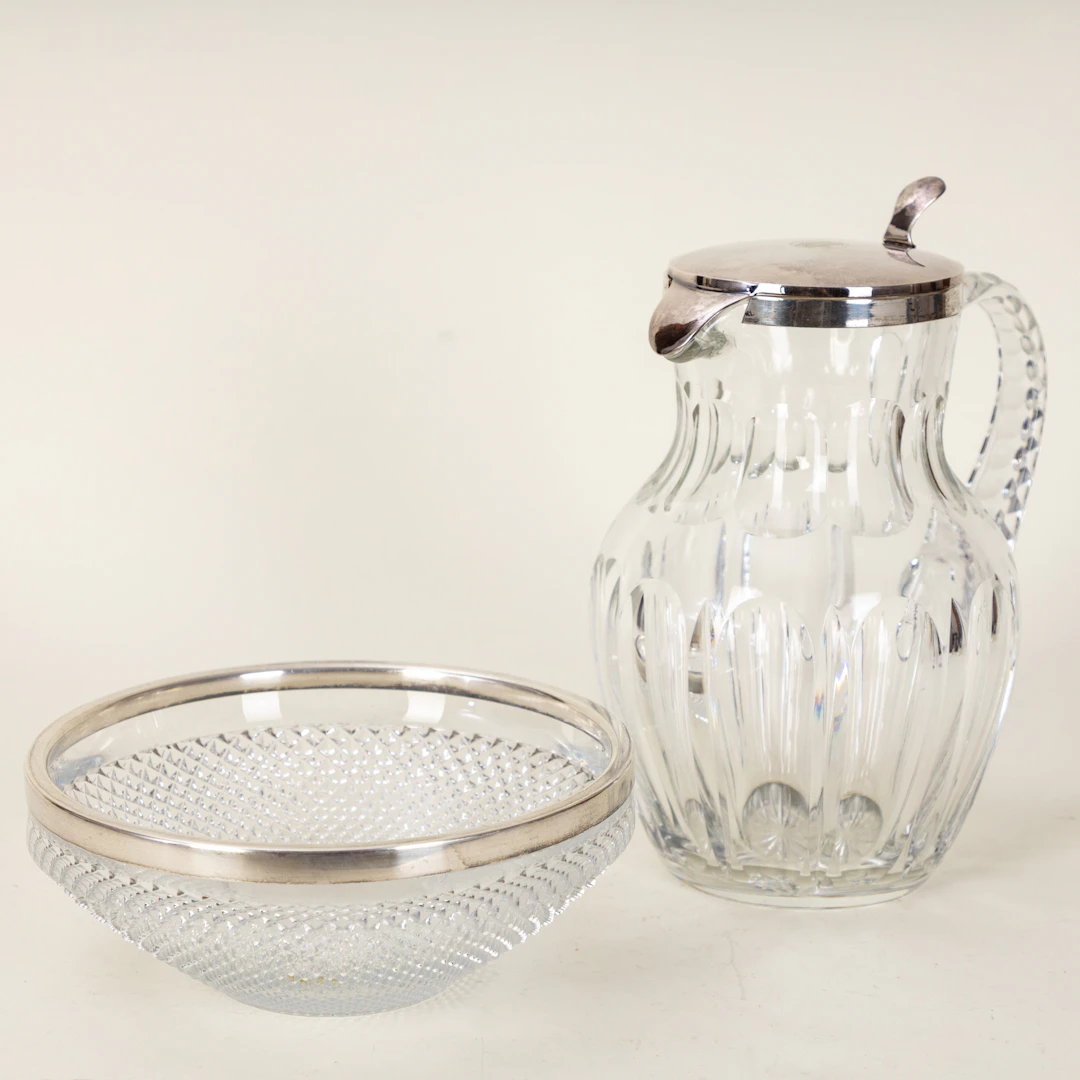 GEBRÜDER KÜHN U.A. Wasserkrug und runde Schale mit Silbermontagen