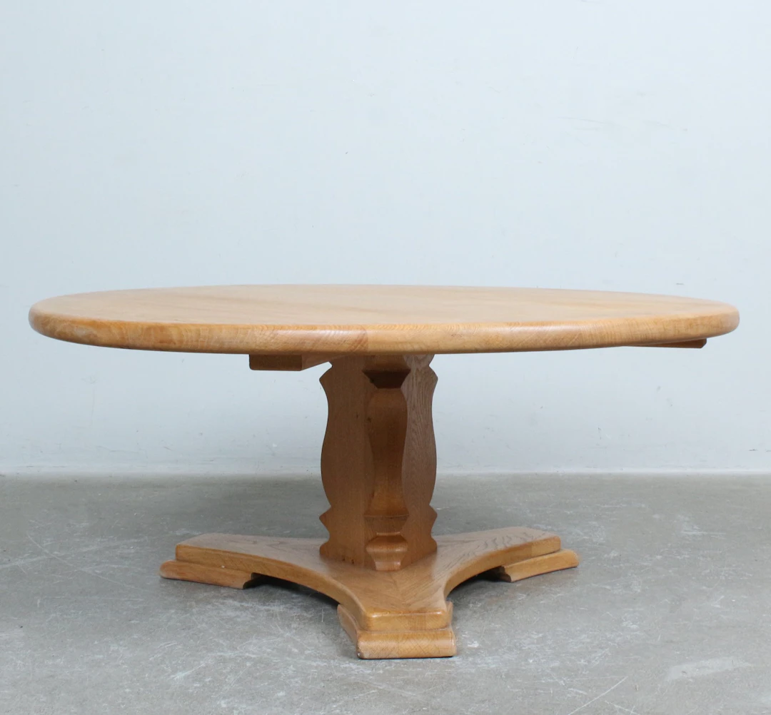 SPRIJ MEUBELEN. Brutalistischer runder Couchtisch, Modell 'Siegfried'