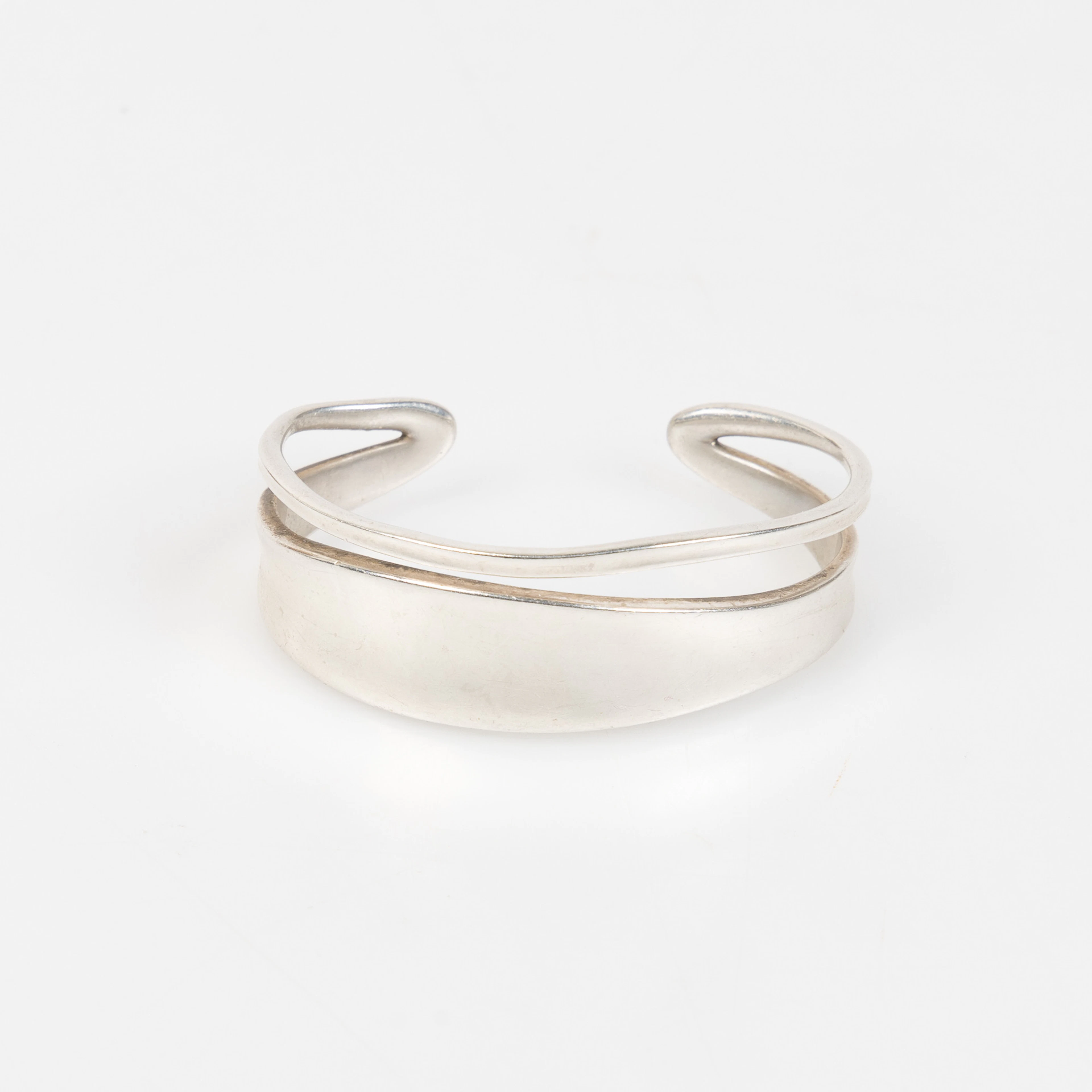 VIVIANNA TORUN BÜLOW-HÜBE. Armring, "Marcia" no 618 A, silver, Georg Jensen.