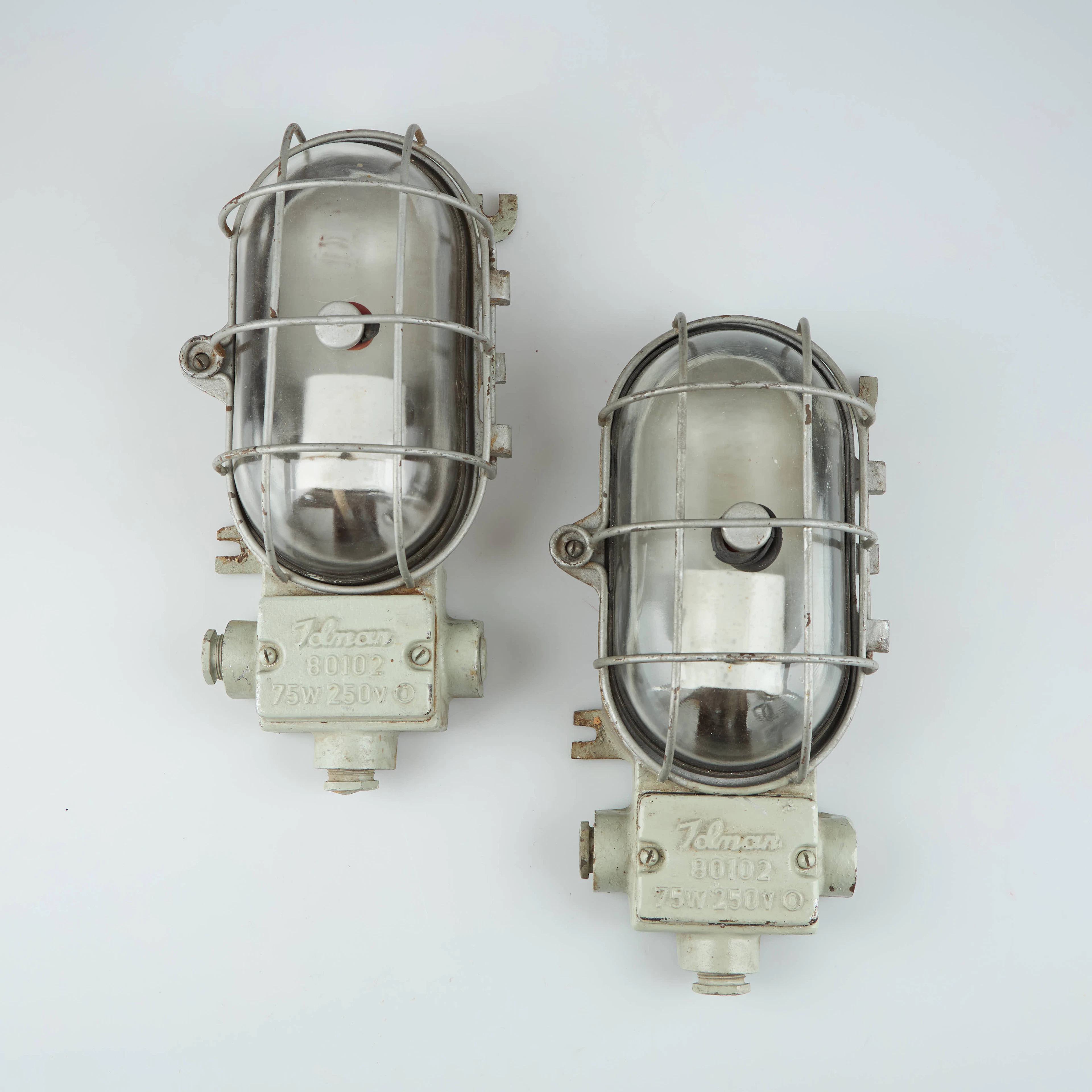 INDUSTRI LAMPOR, ett par. Idman 80102 75W 250v.