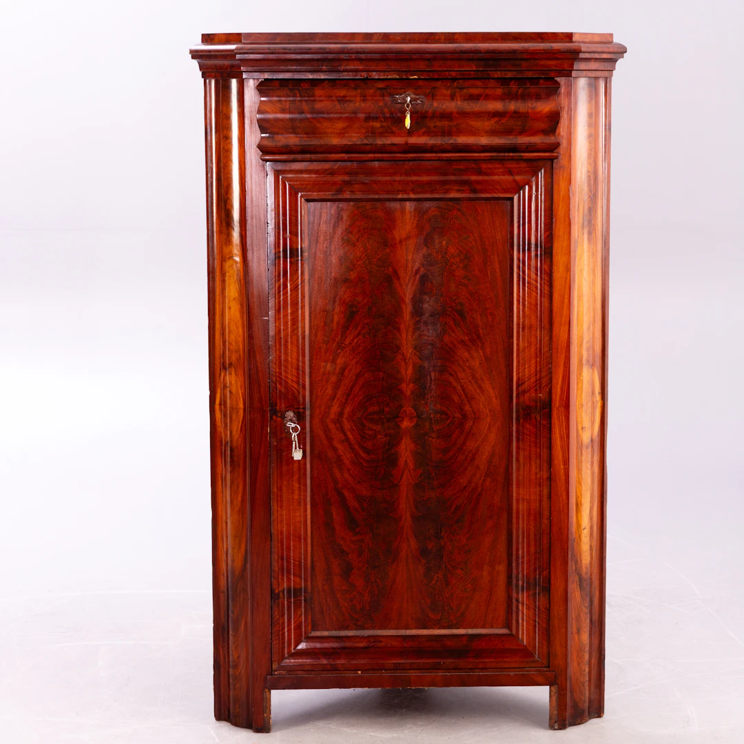 Spätbiedermeier-Eckschrank, Mahagoni, Norddeutschland, 19. Jh.