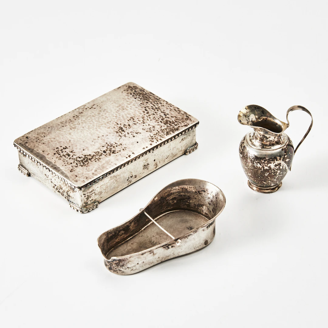 CIGARRSKRIN, MINIATYRKANNA och PIPSTÄLL, silver.