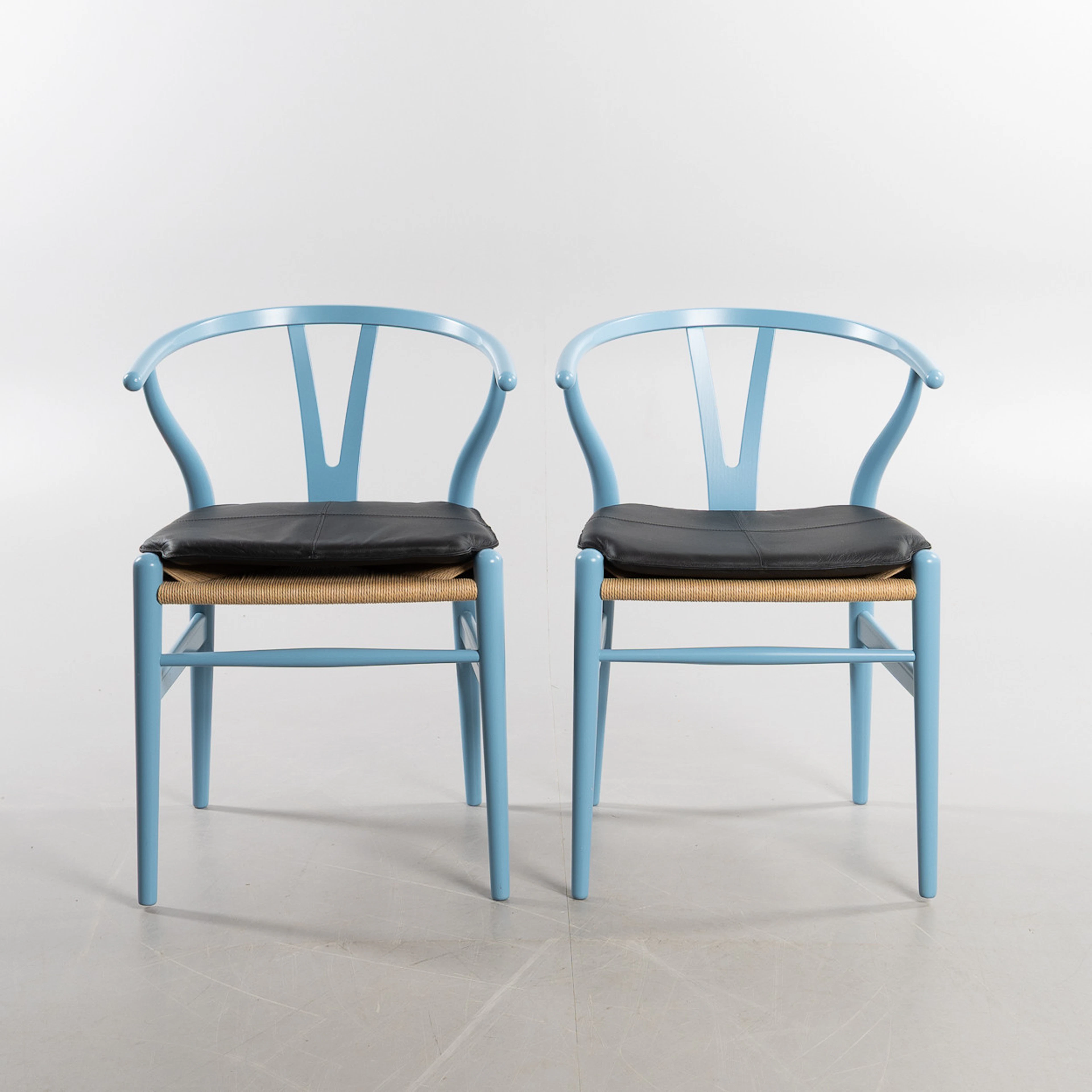 HANS J WEGNER. Y-stolen, ett par, CH-24, Limited Edition, Danmark.