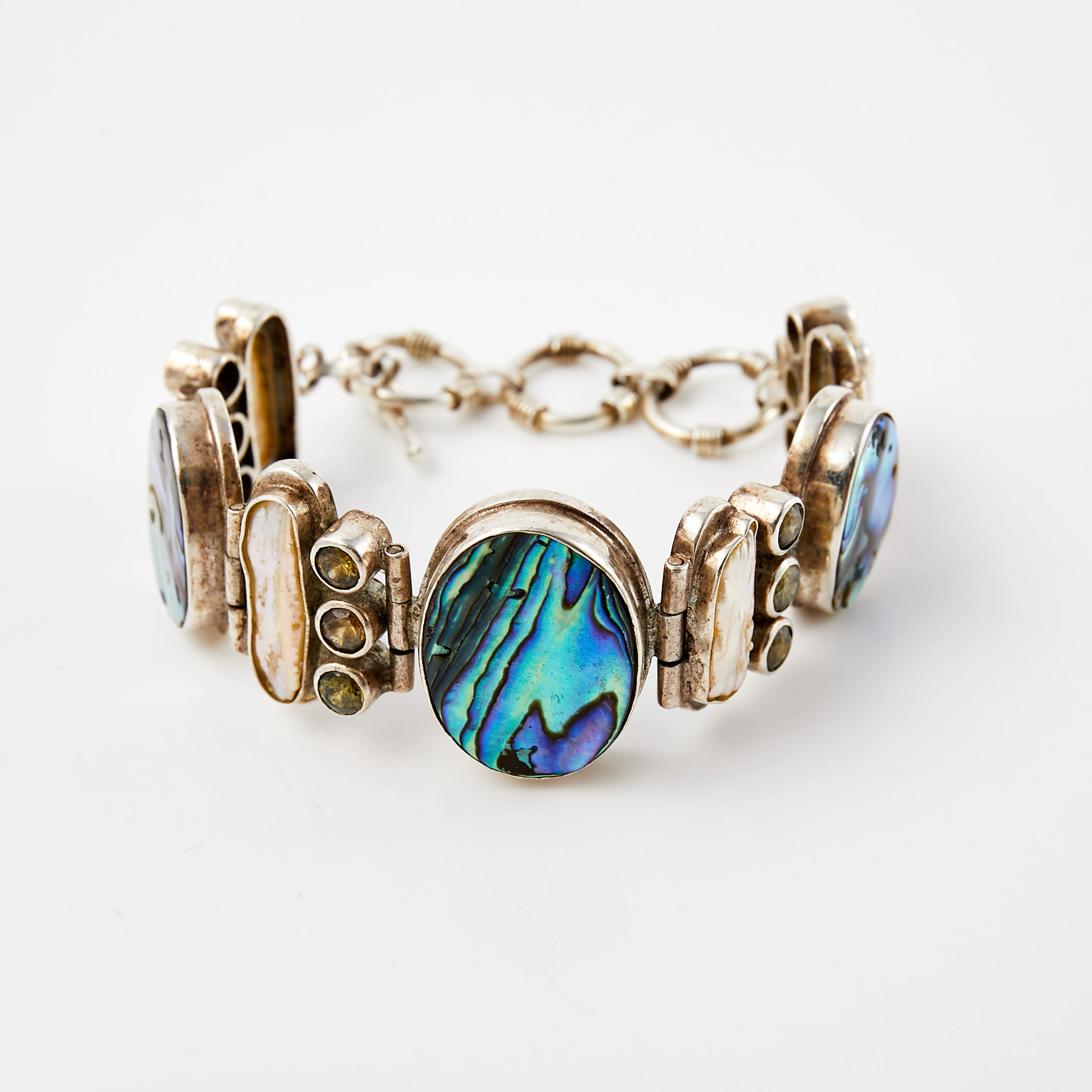 ARMBAND, sterlingsilver, fasettslipade peridoter, odlade barocka sötvattenspärlo