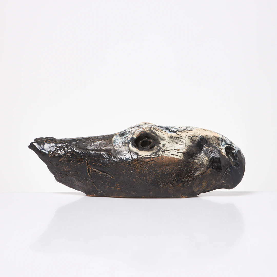 HENRIK ALLERT. Skulptur, hästhuvud, glaserad keramik, signerad i godset.