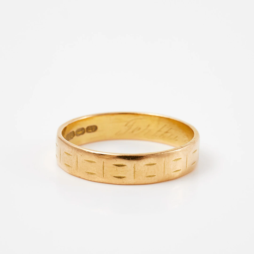 RING, 18 k guld, graverad geometrisk dekor, Esko Ensio Raitanen, Helsingfors