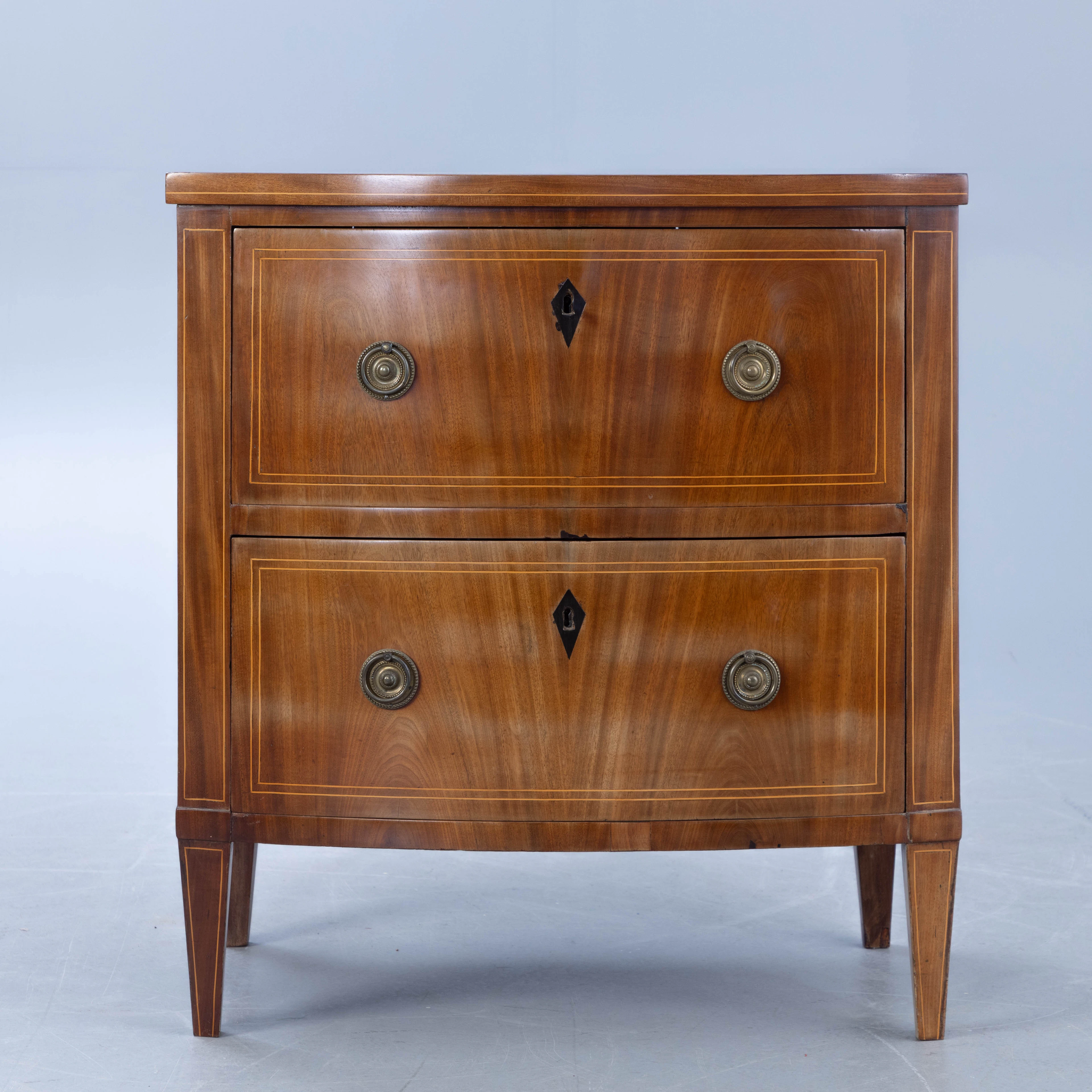 Kommode mit gebauchter Front, Mahagoni, England, 2. Hälfe 19. Jh.