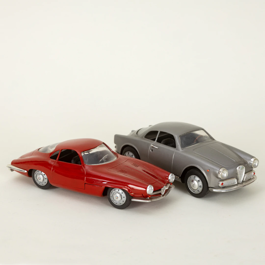 TOGI. zwei Modellautos Alfa Romeo: Giulietta Sprint (2).