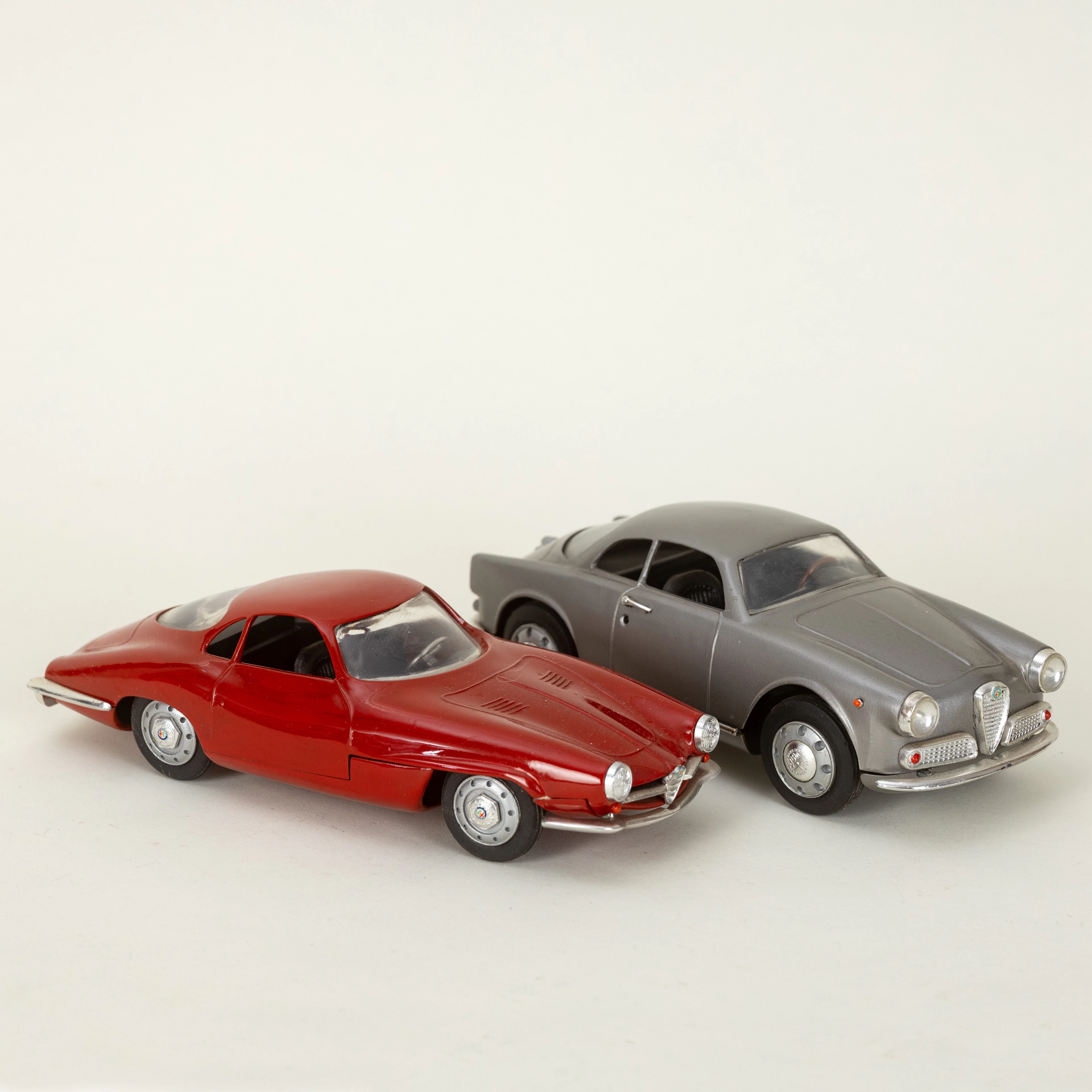 TOGI. zwei Modellautos Alfa Romeo: Giulietta Sprint (2).