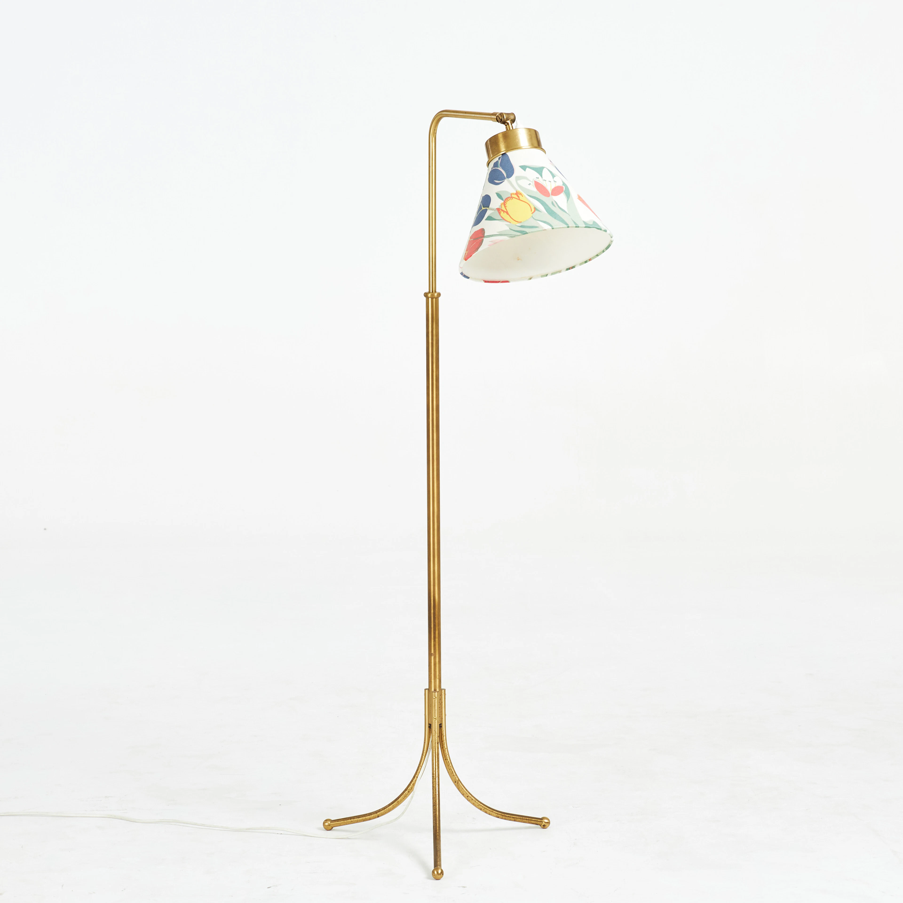 JOSEF FRANK. Golvlampa, modell. 1842, Firma Svenskt Tenn, skärm i