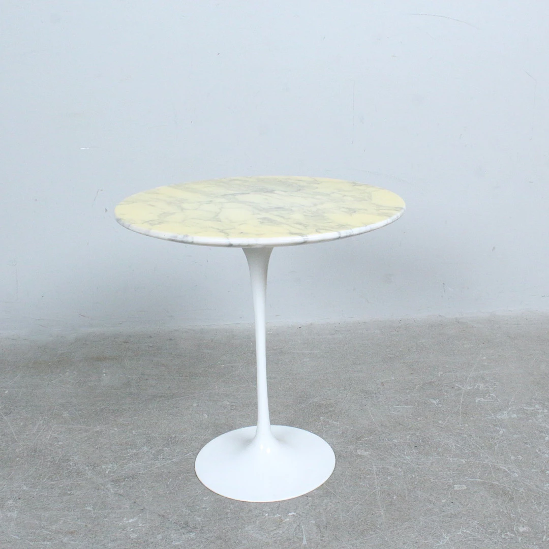 EERO SAARINEN. Knoll International, Beistelltisch, Modell 'Saarinen