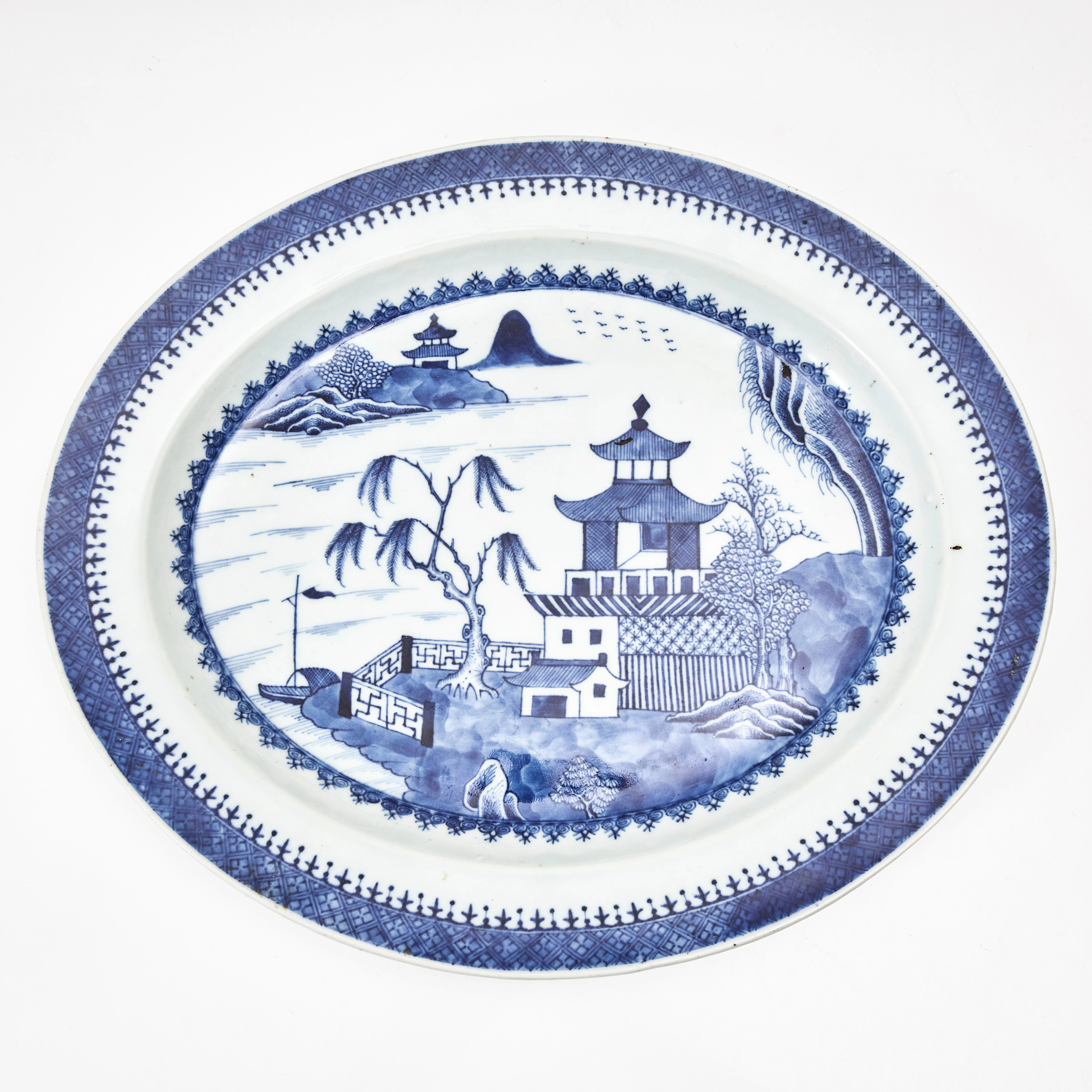SERVERINGSFAT, porslin, Kina, Jiaqing (1796-1820), oval form, dekor