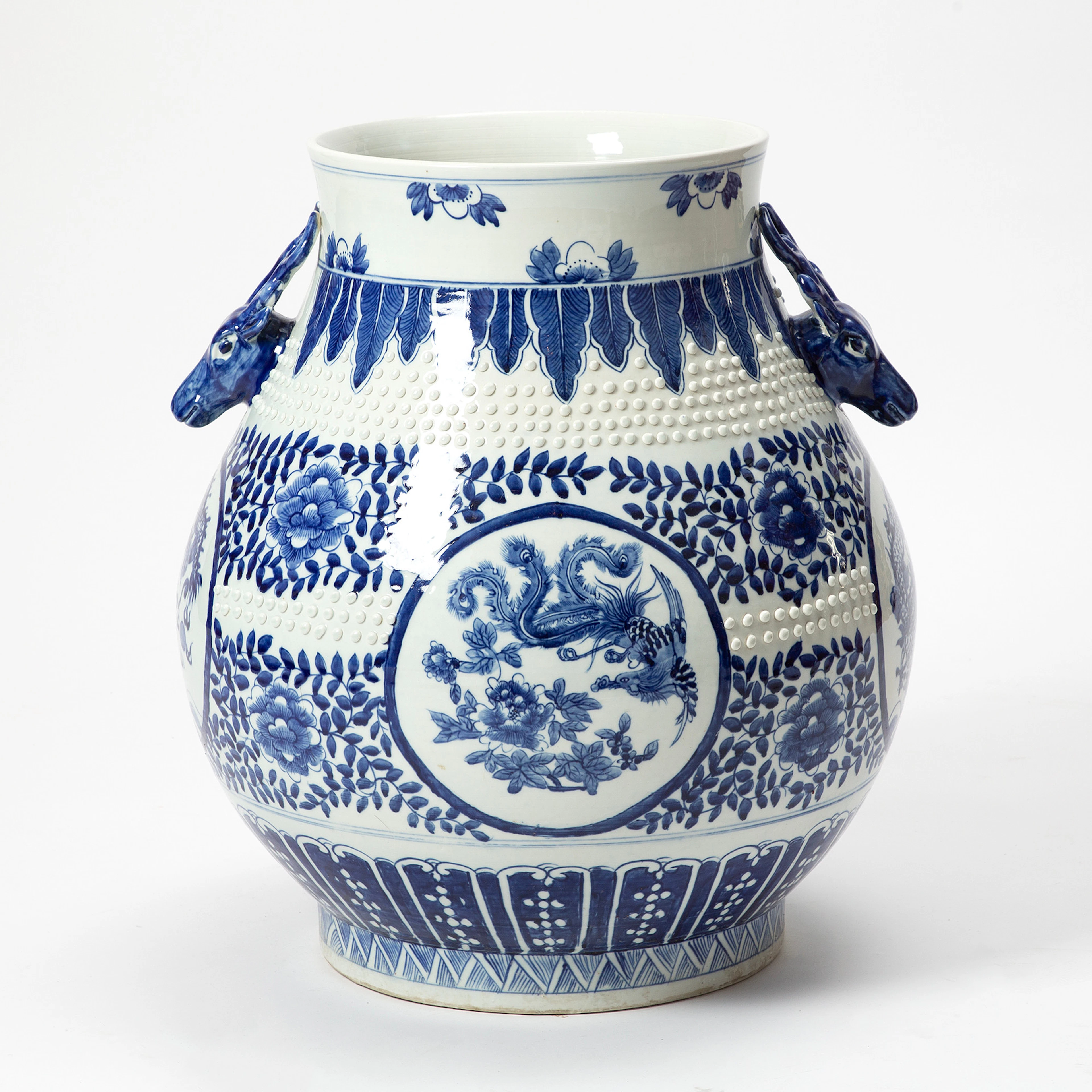 GOLVURNA. Porslin, Kina, 1900-talets andra hälft.