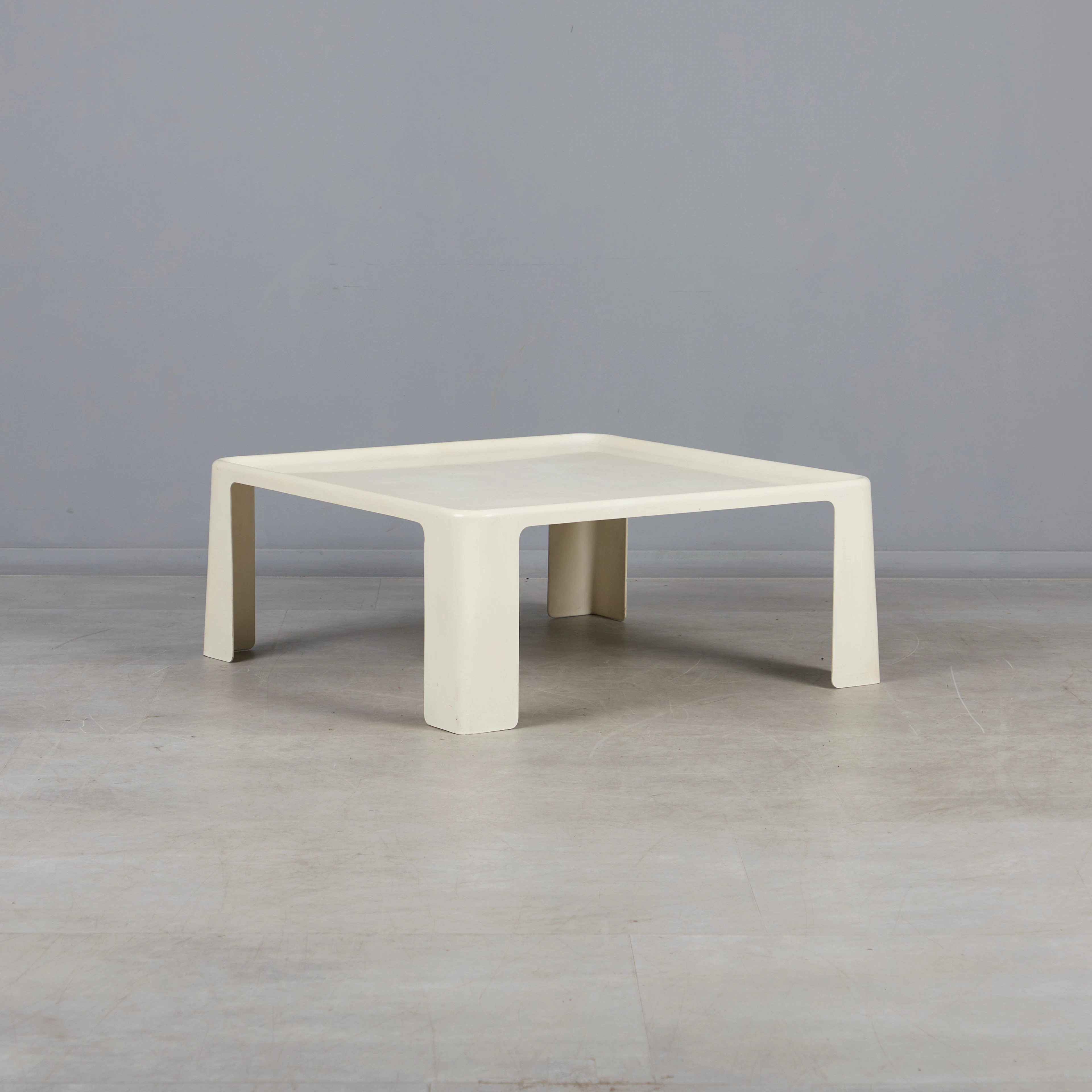 MARIO BELLINI. C&B Italia, Couchtisch / Beistelltisch, Modell 'Amanta'