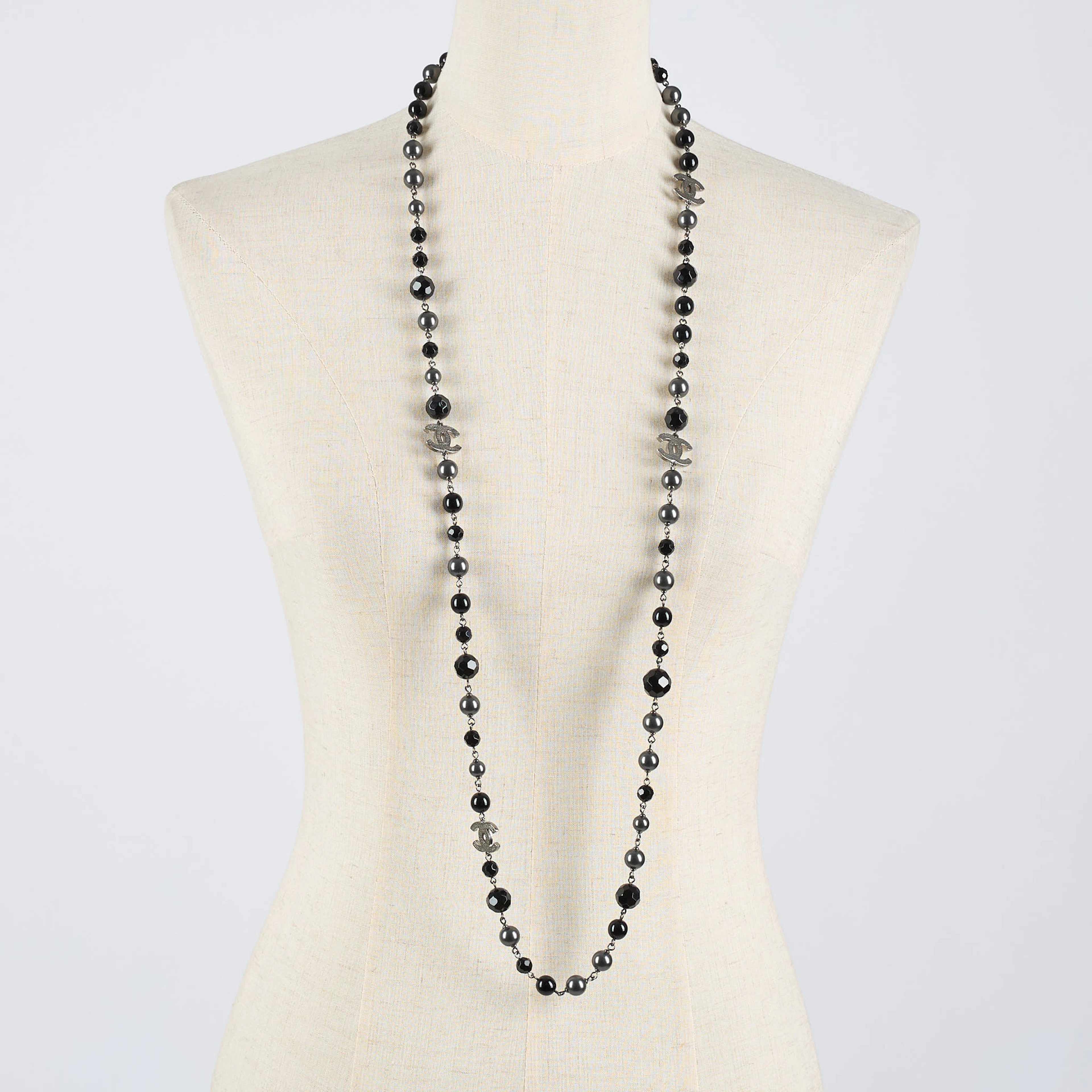 CHANEL, halsband, märkt 11.