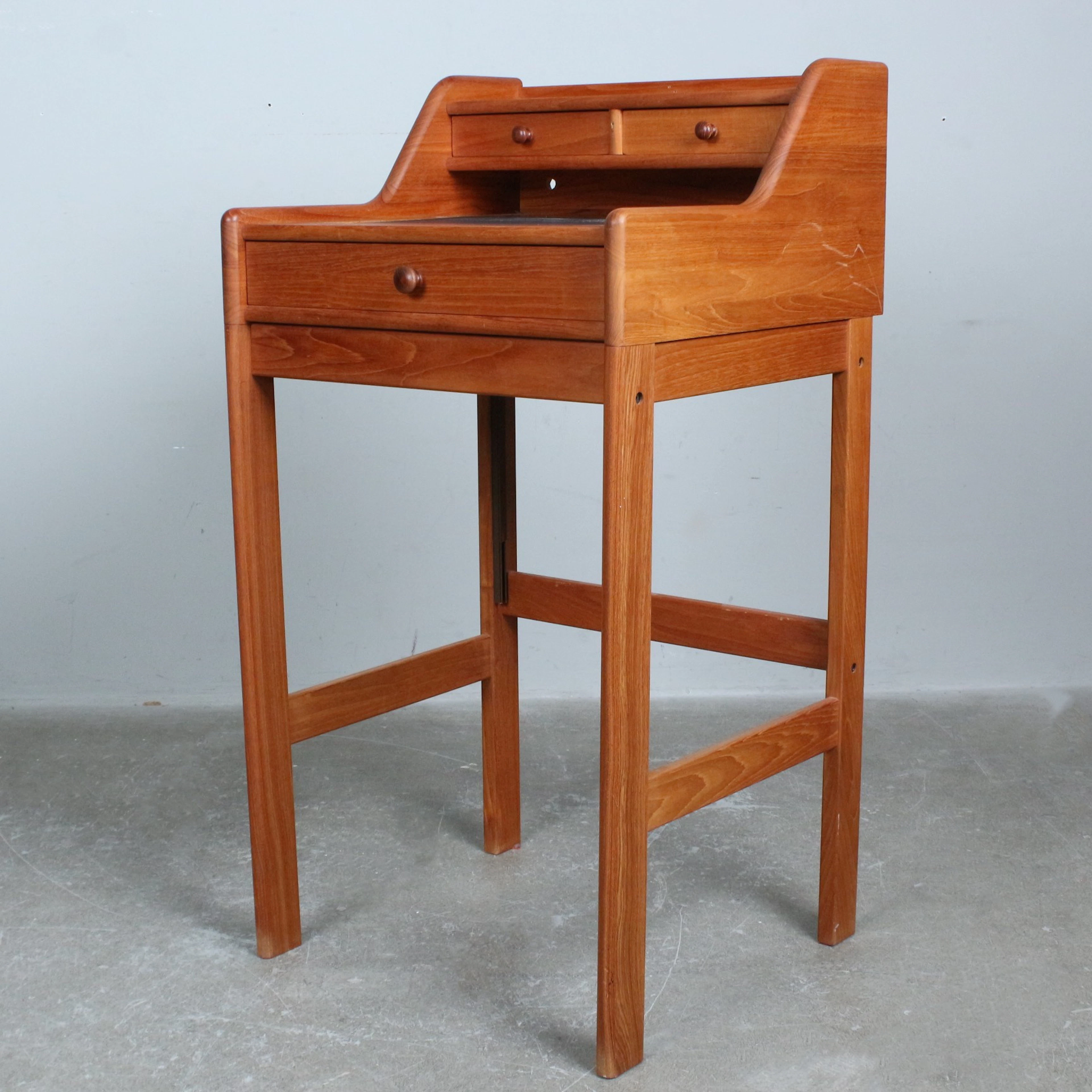 Stehpult / Kanzel, Teak, Leder, 1960er Jahre, Dänemark.