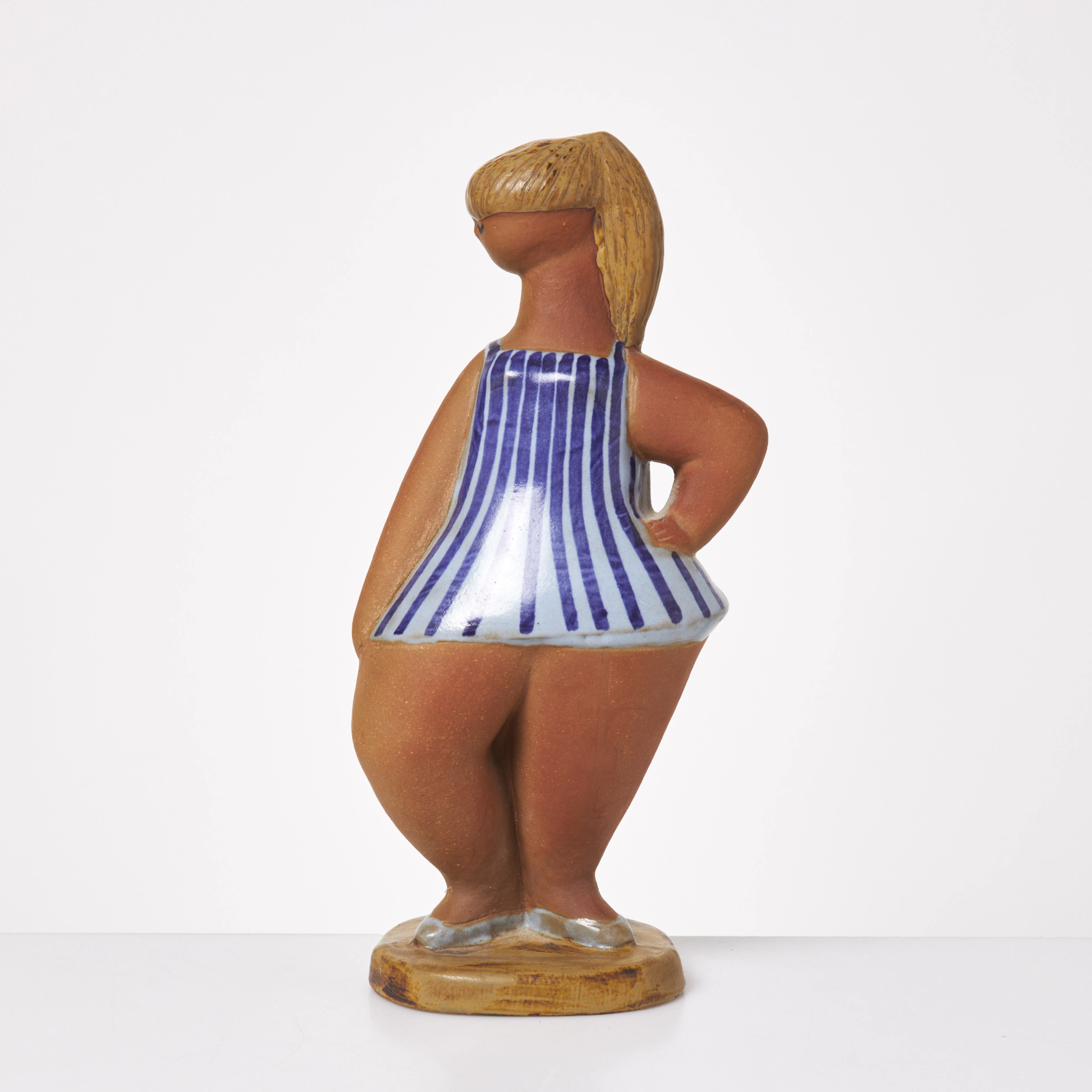 LISA LARSON. Figurin, "Dora", stengods, Gustavsberg, signerad undertill.